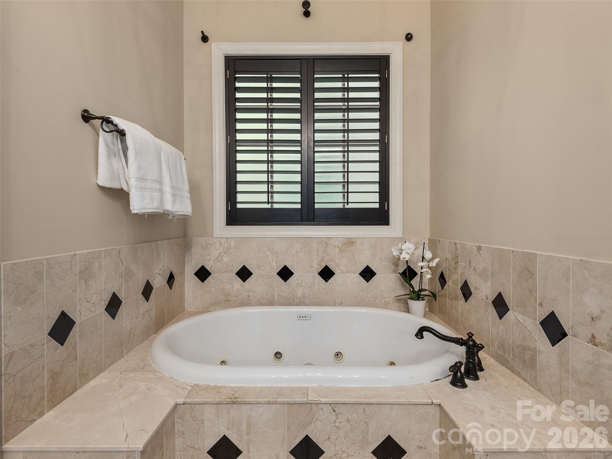 433 Coopers Hawk Drive — Asheville