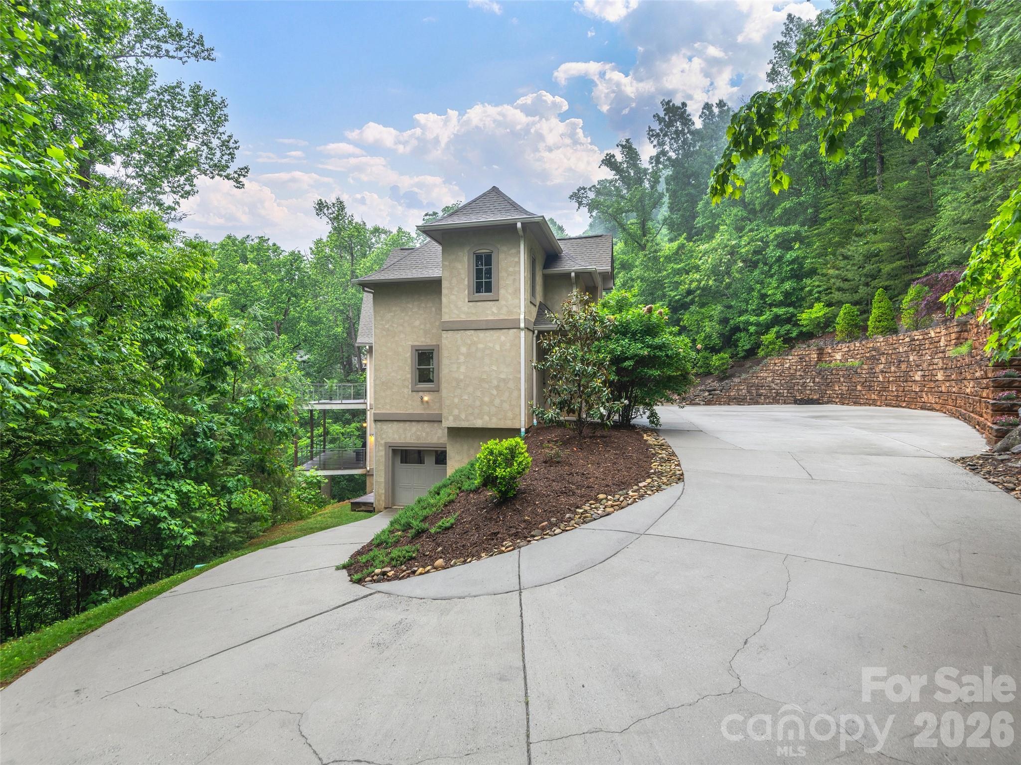 433 Coopers Hawk Drive — Asheville