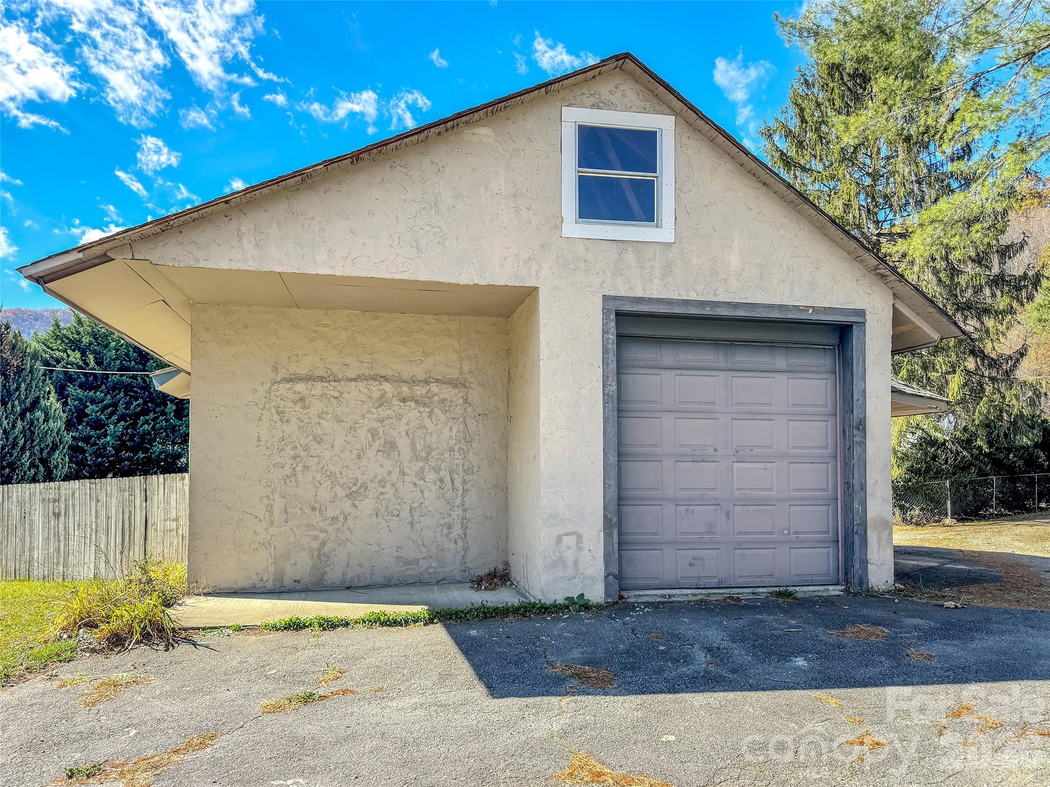126 Arrowwood Way — Canton