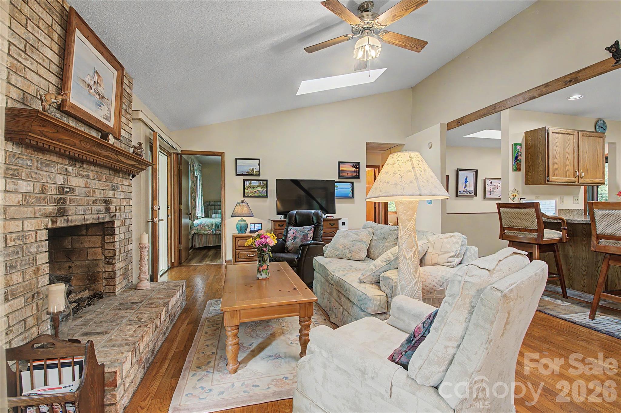 383 Ravenwood Lane — Horse Shoe