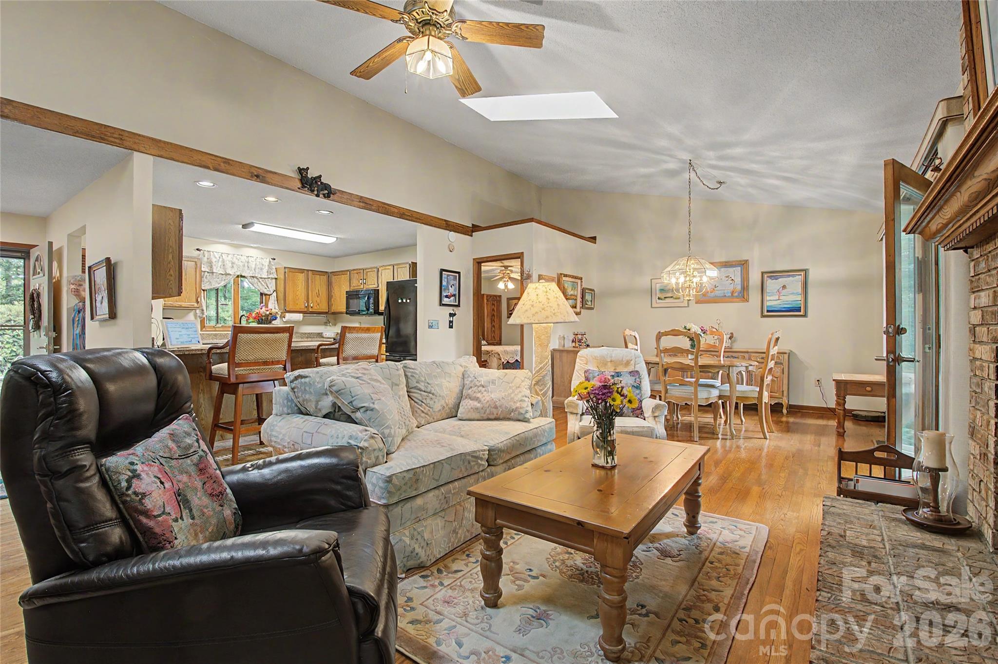 383 Ravenwood Lane — Horse Shoe