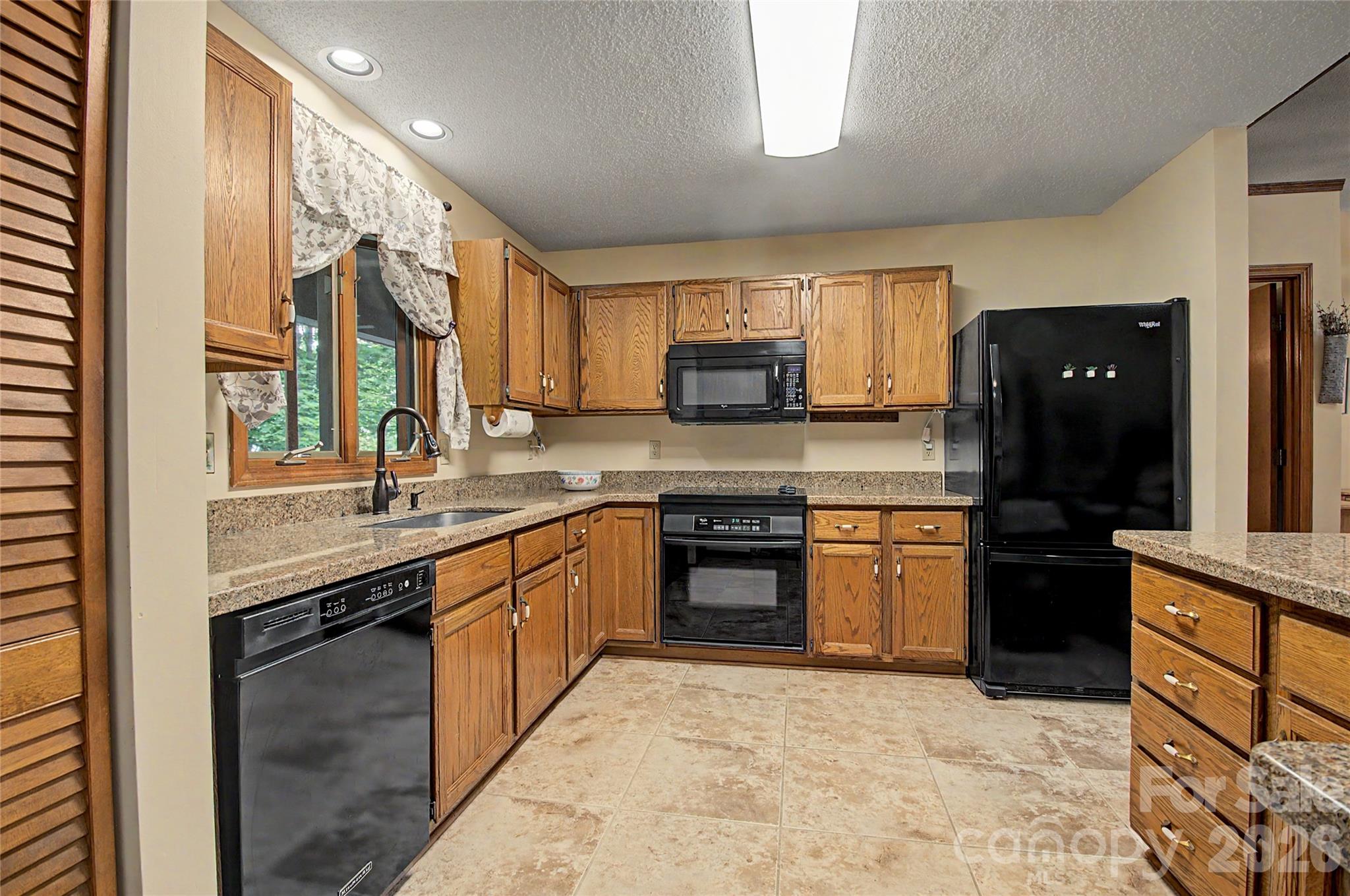 383 Ravenwood Lane — Horse Shoe
