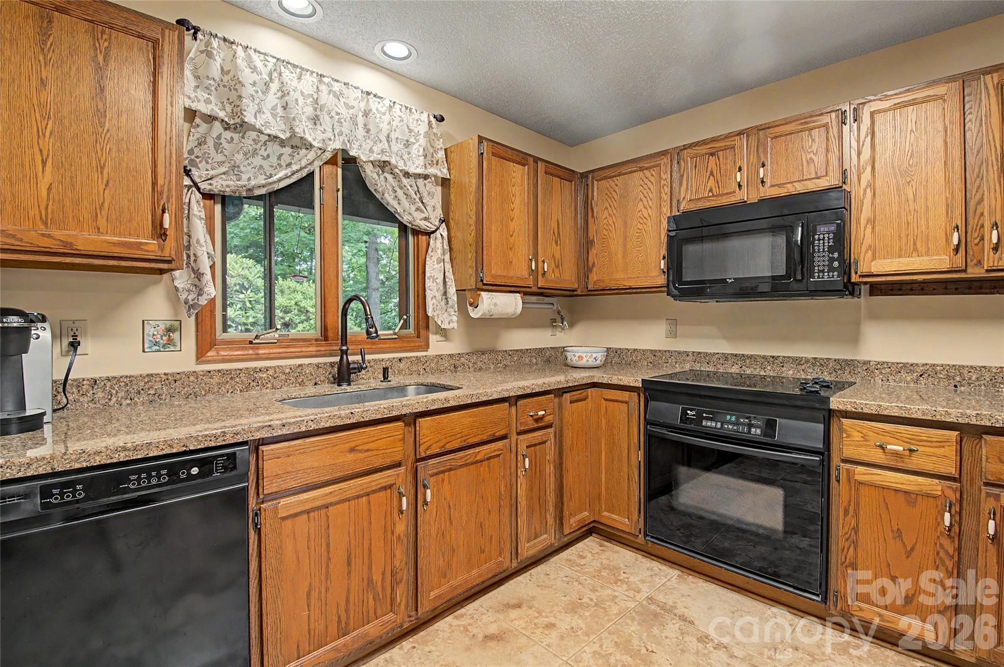 383 Ravenwood Lane — Horse Shoe