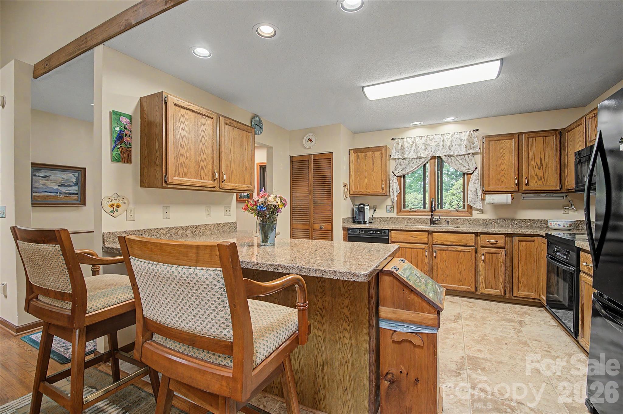 383 Ravenwood Lane — Horse Shoe