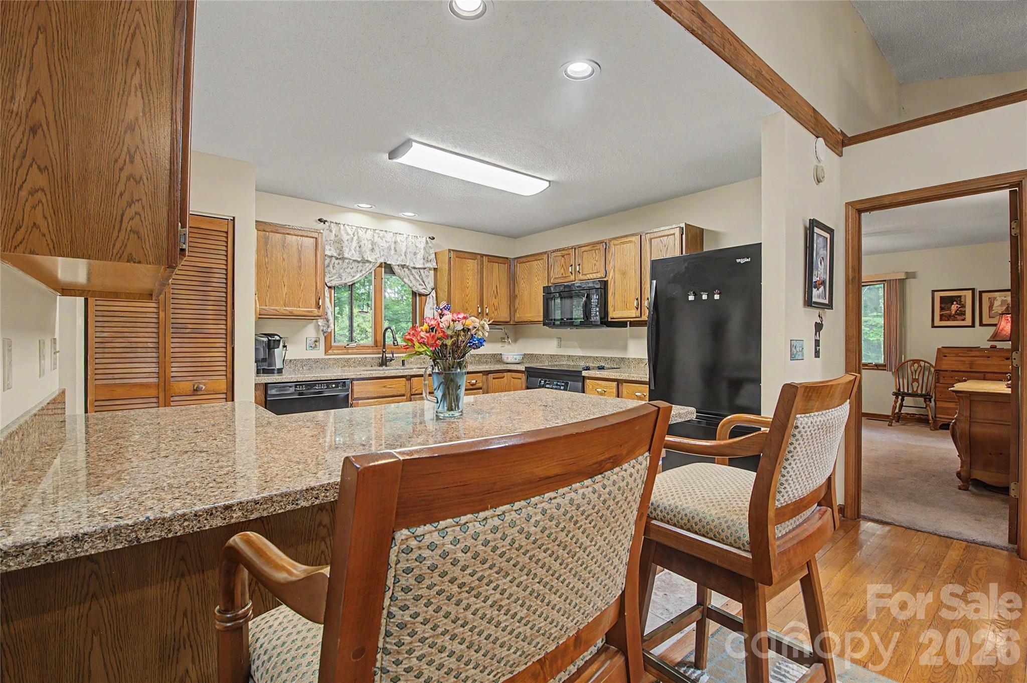 383 Ravenwood Lane — Horse Shoe