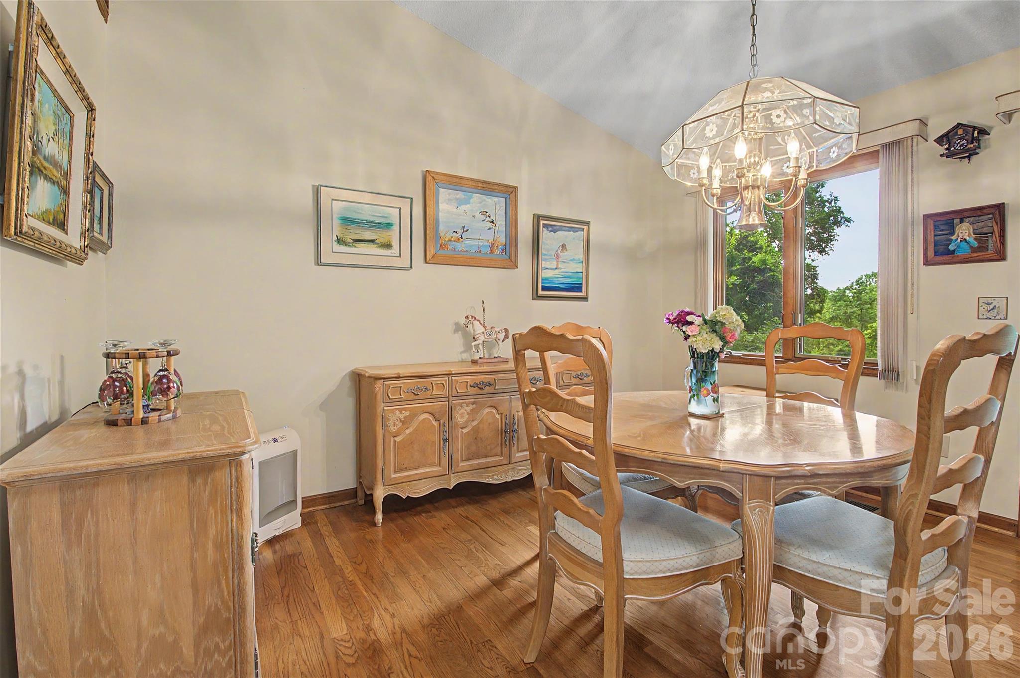 383 Ravenwood Lane — Horse Shoe