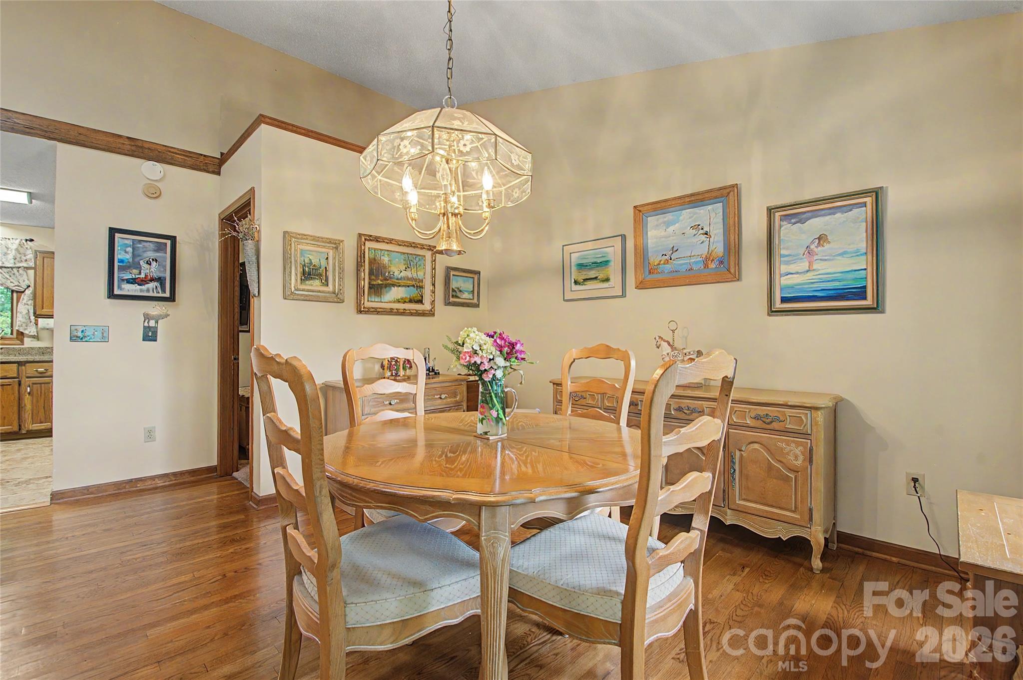 383 Ravenwood Lane — Horse Shoe