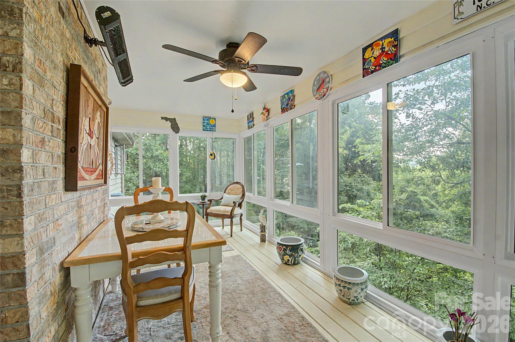 383 Ravenwood Lane — Horse Shoe