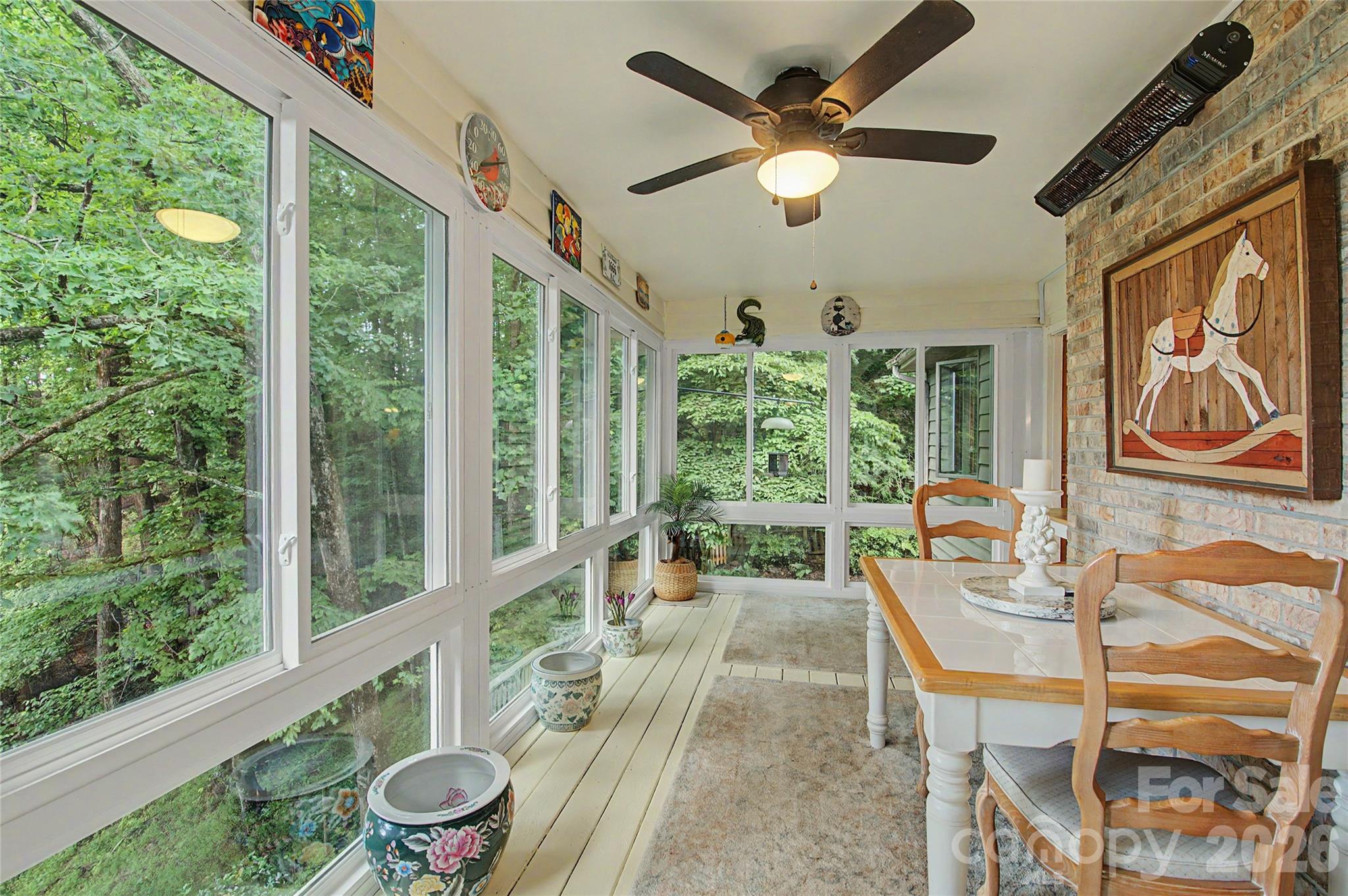 383 Ravenwood Lane — Horse Shoe