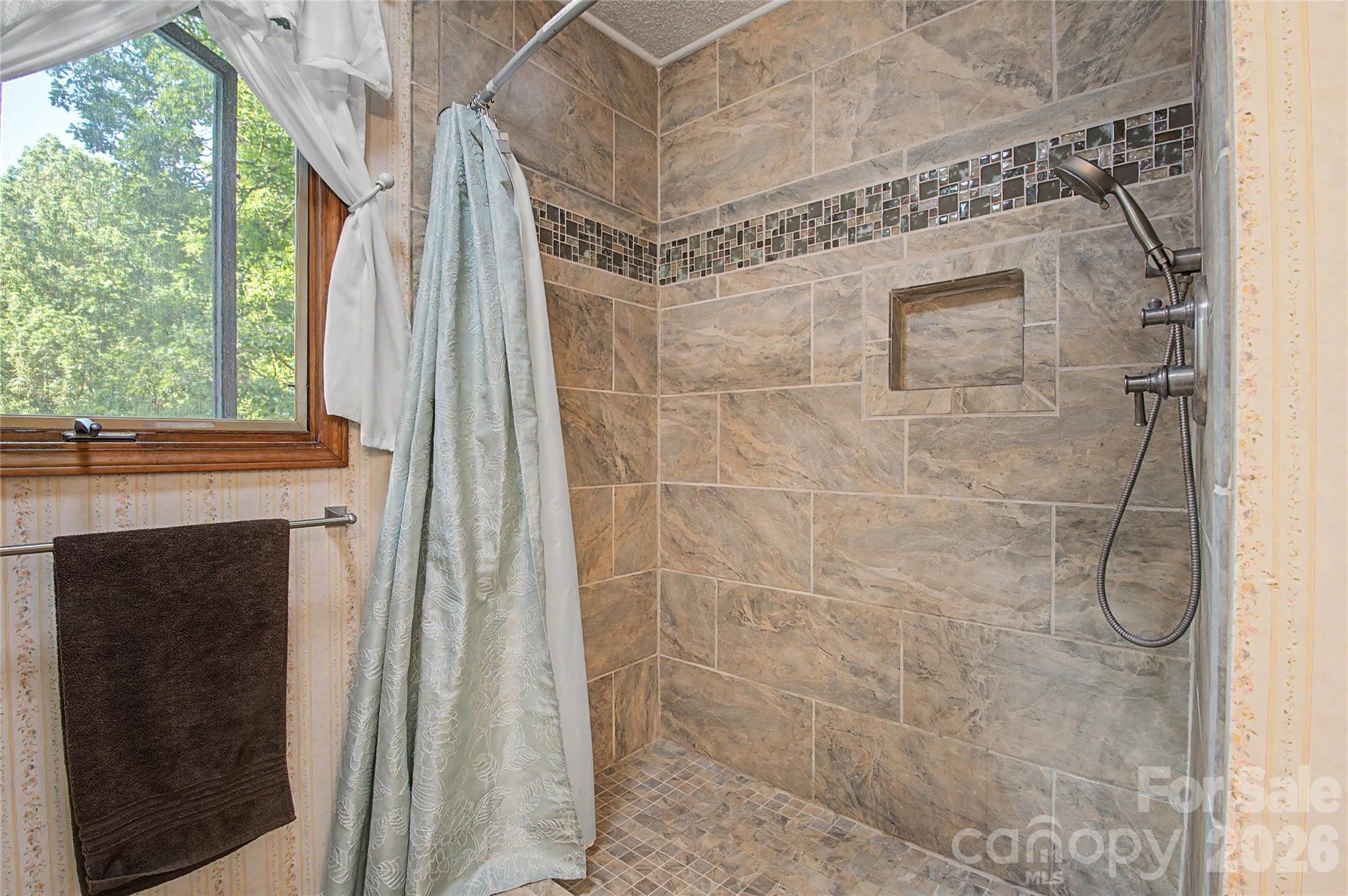 383 Ravenwood Lane — Horse Shoe