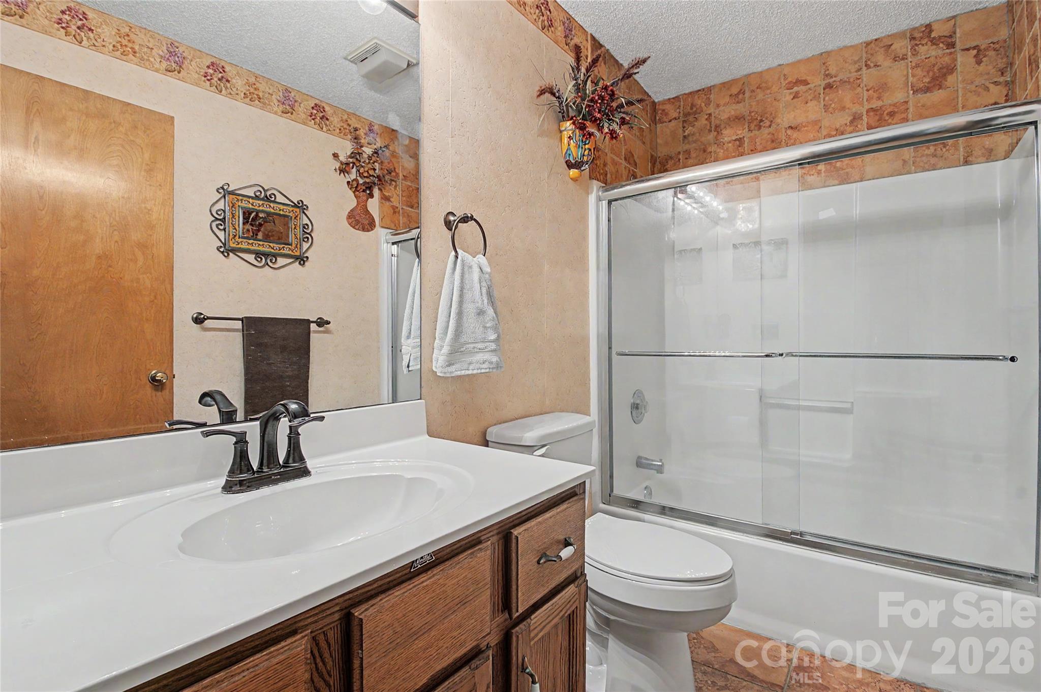 383 Ravenwood Lane — Horse Shoe