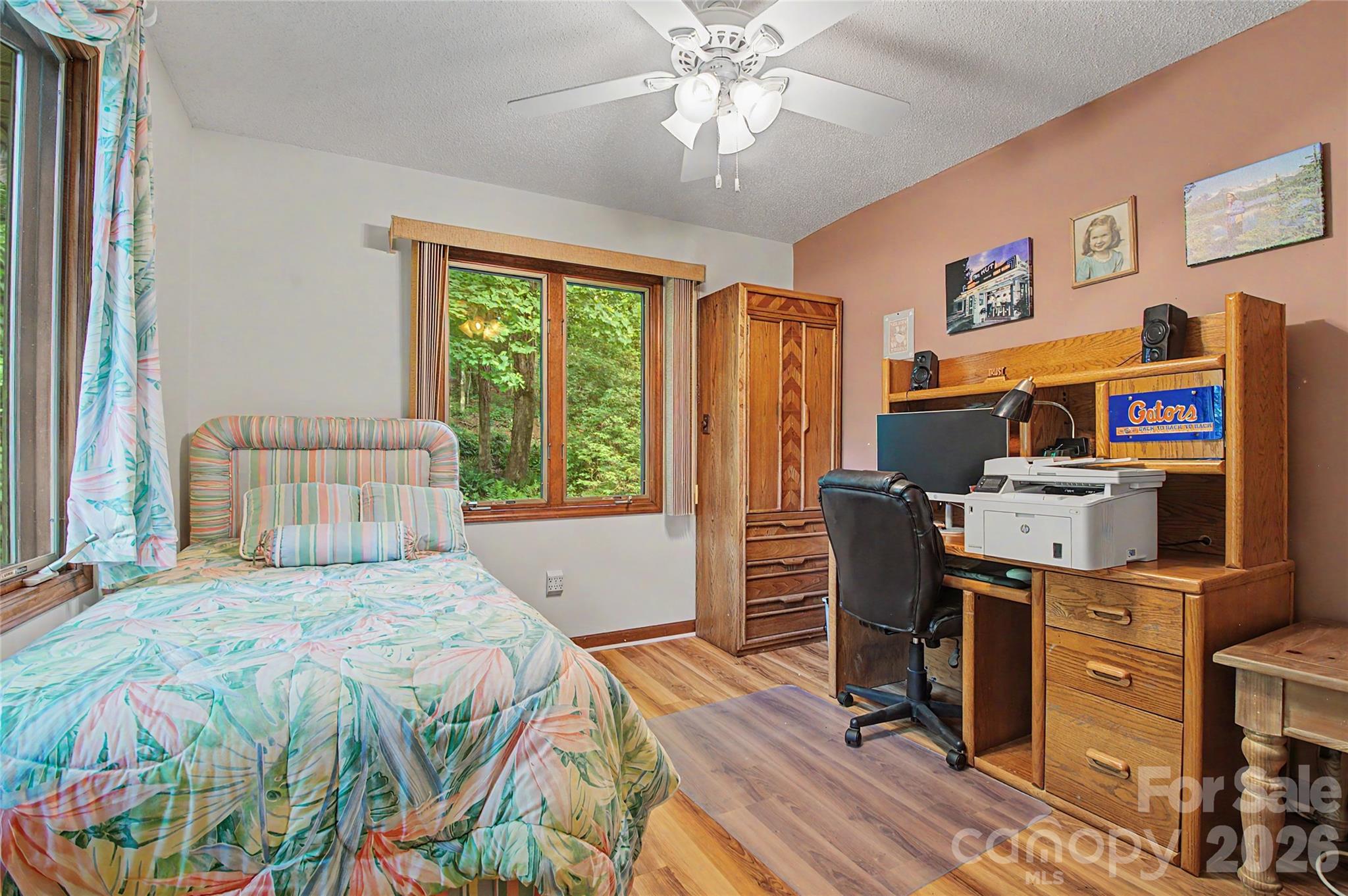 383 Ravenwood Lane — Horse Shoe