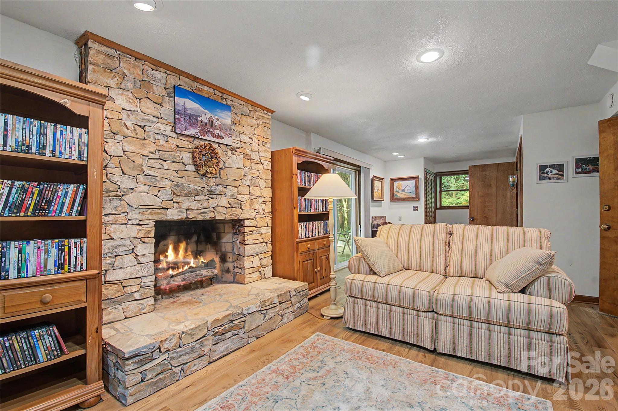383 Ravenwood Lane — Horse Shoe