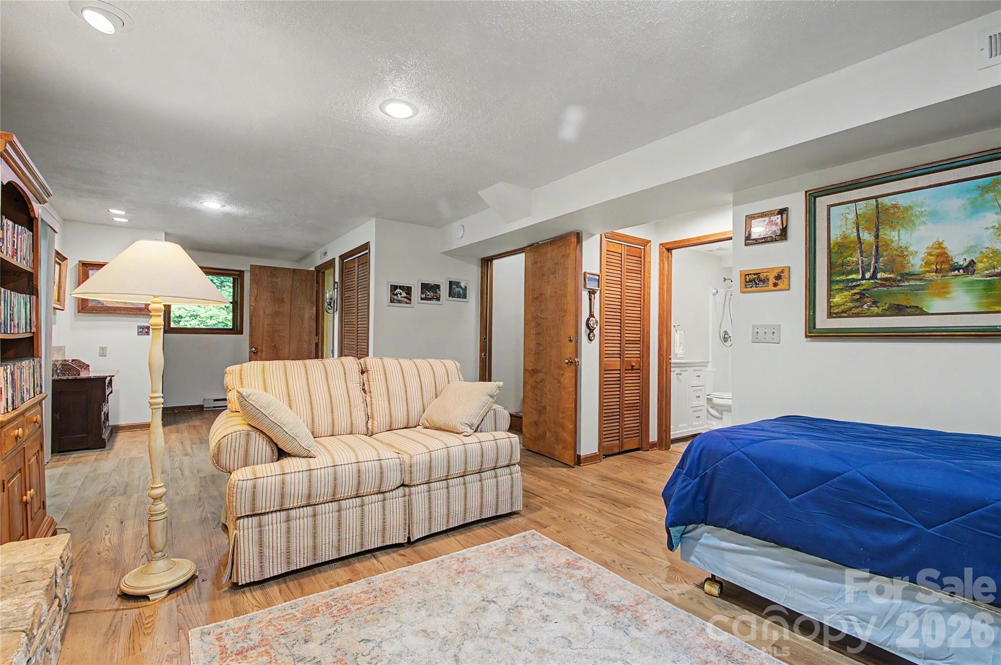 383 Ravenwood Lane — Horse Shoe