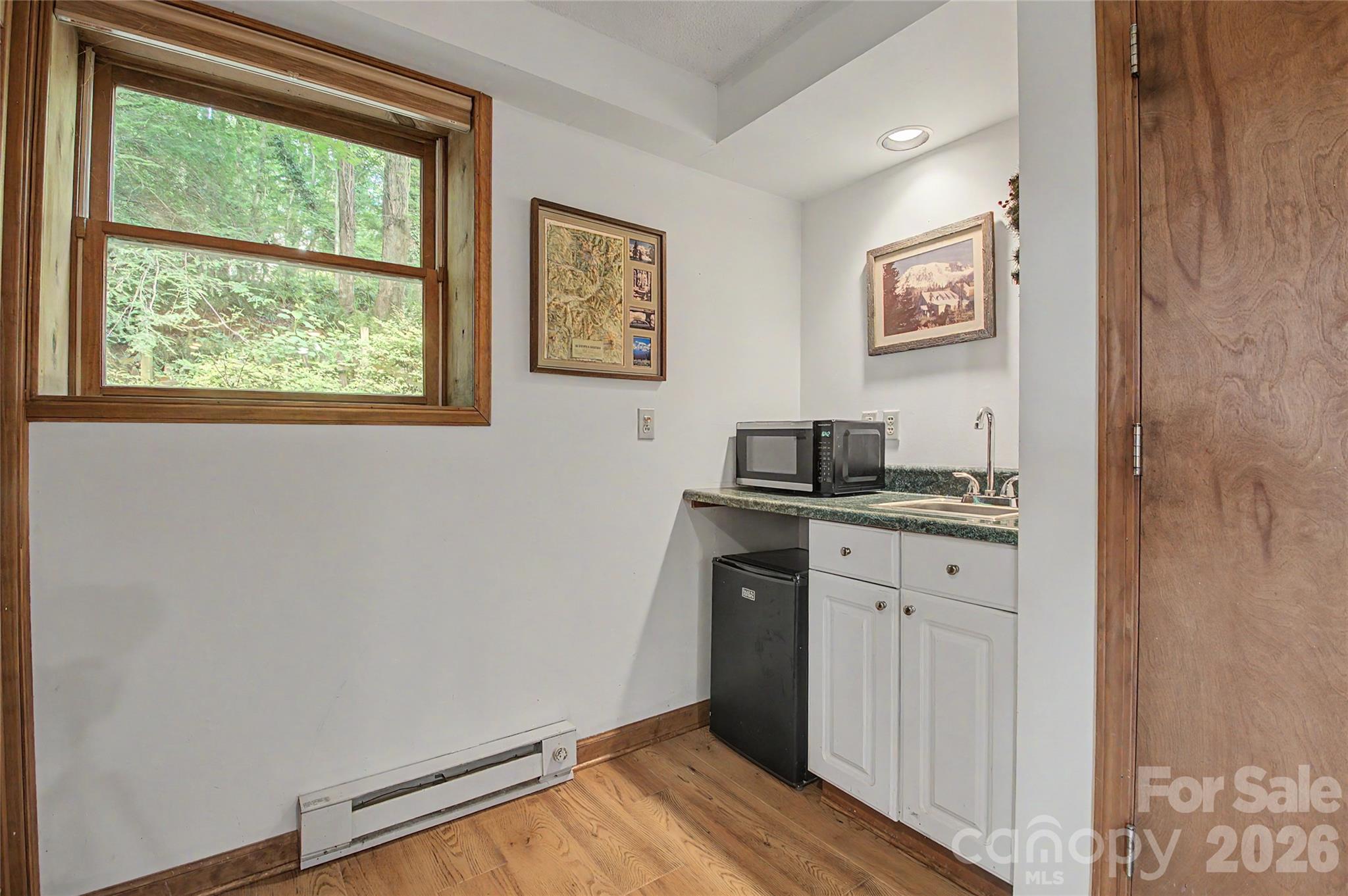 383 Ravenwood Lane — Horse Shoe