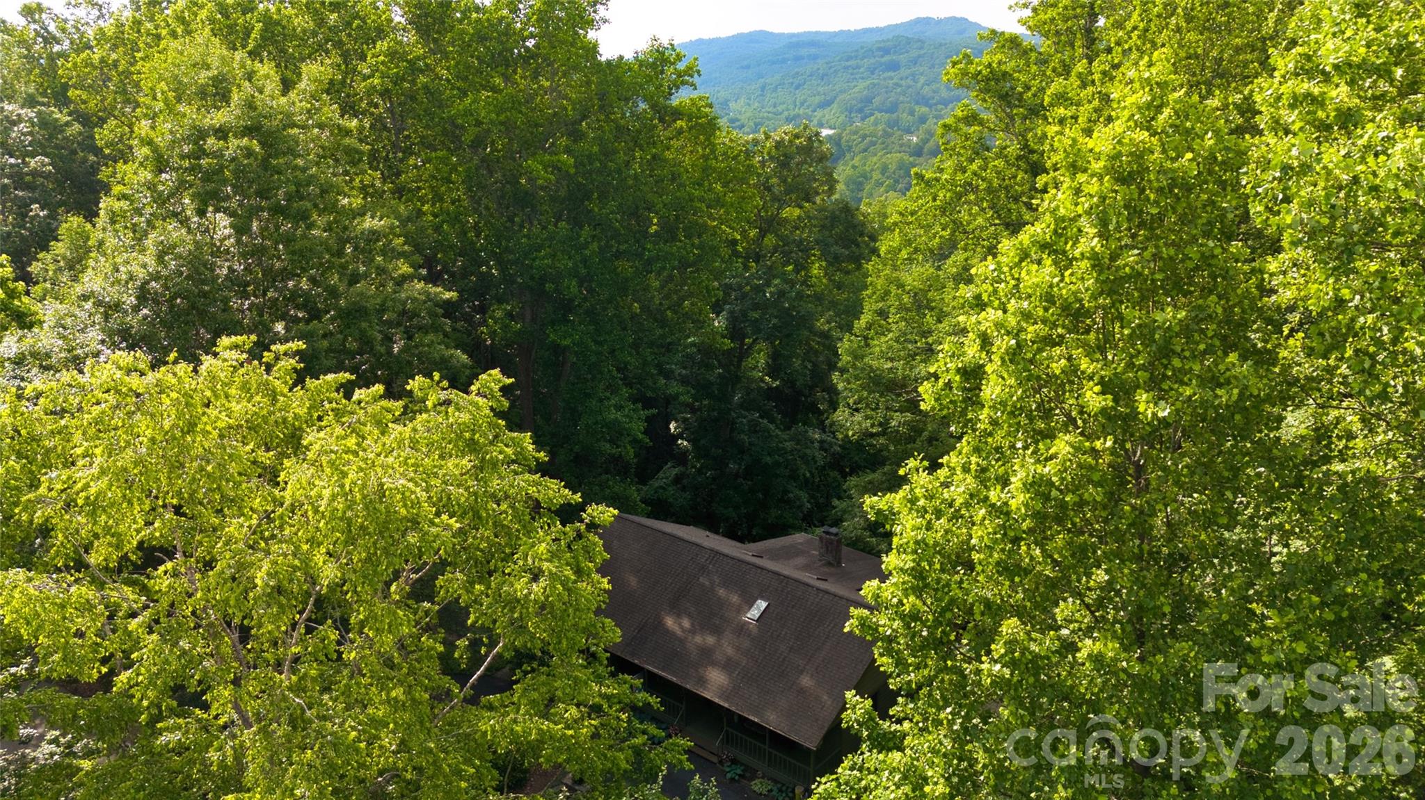 383 Ravenwood Lane — Horse Shoe