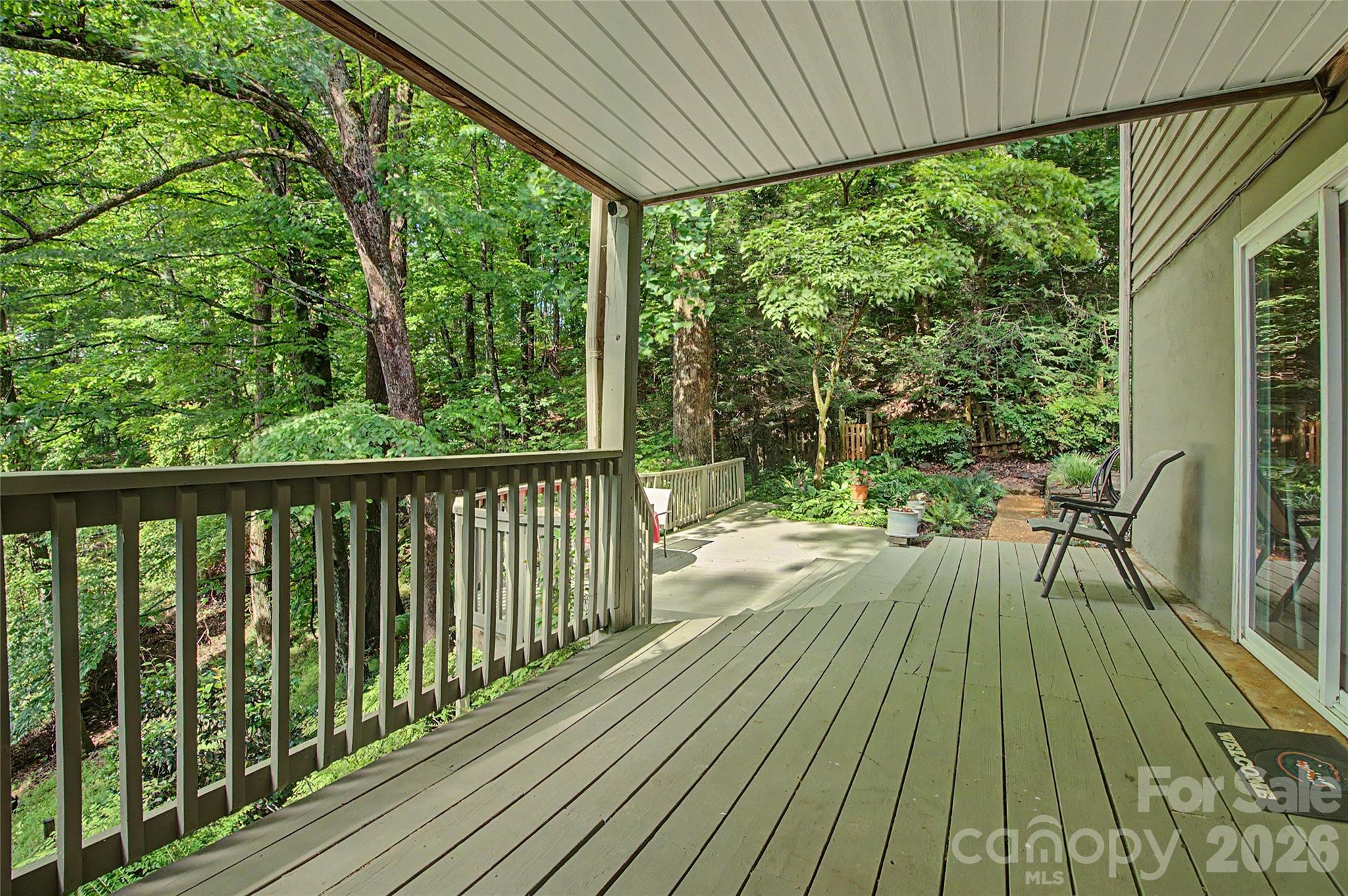 383 Ravenwood Lane — Horse Shoe