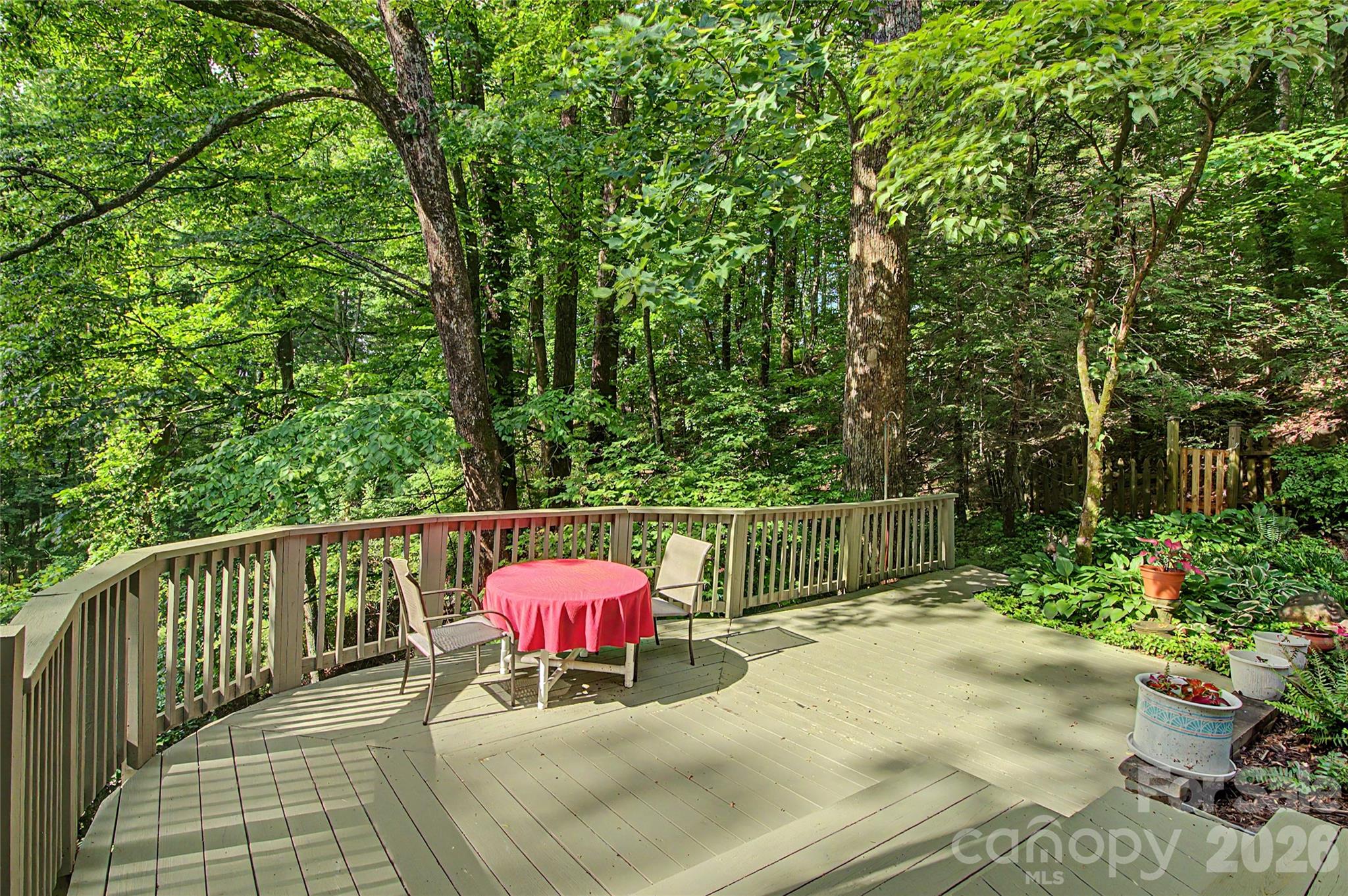 383 Ravenwood Lane — Horse Shoe