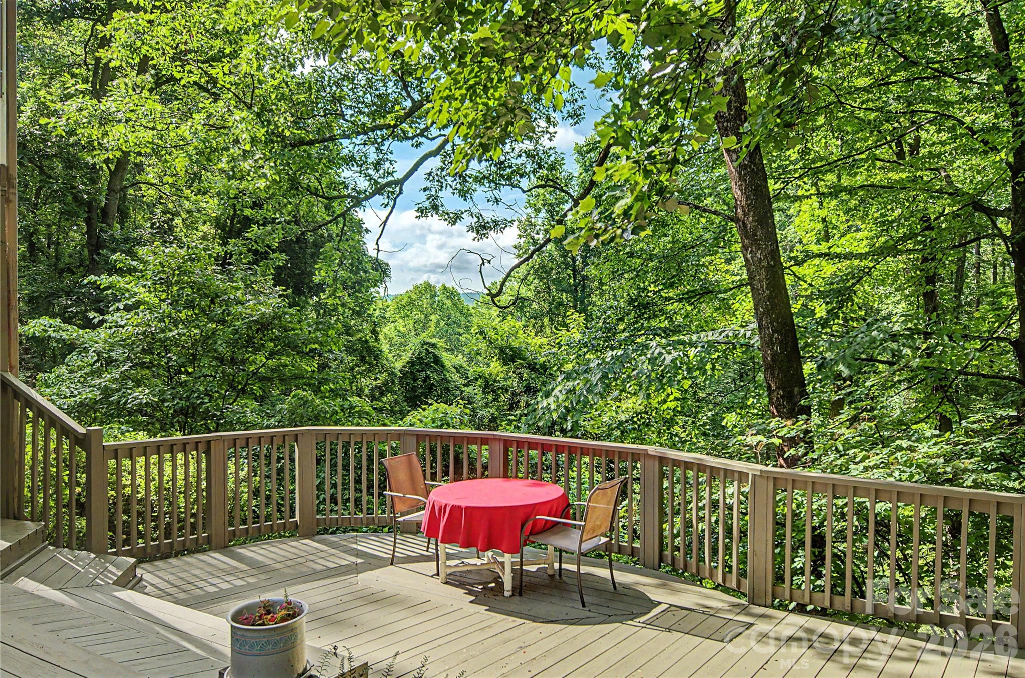 383 Ravenwood Lane — Horse Shoe