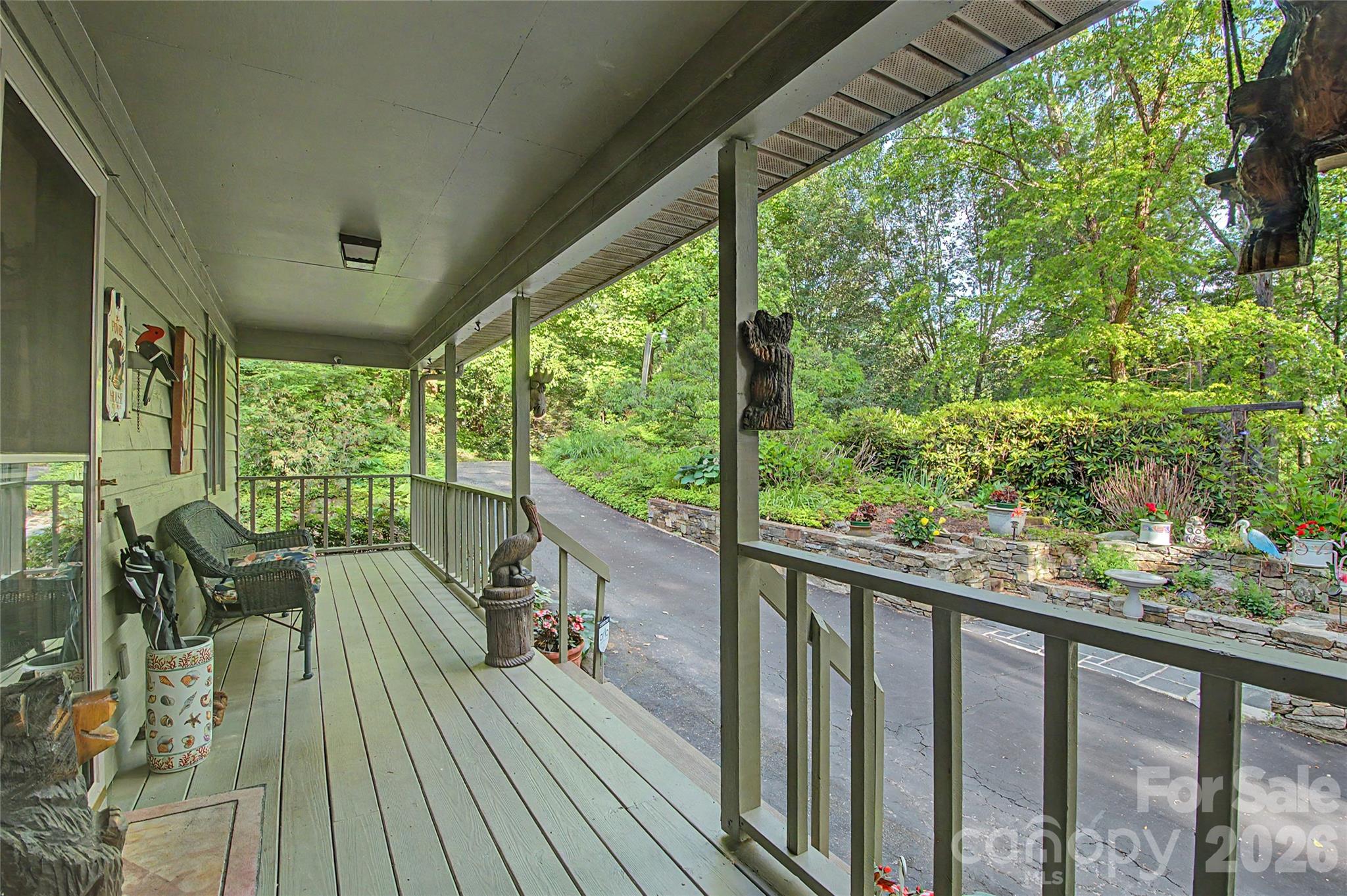 383 Ravenwood Lane — Horse Shoe