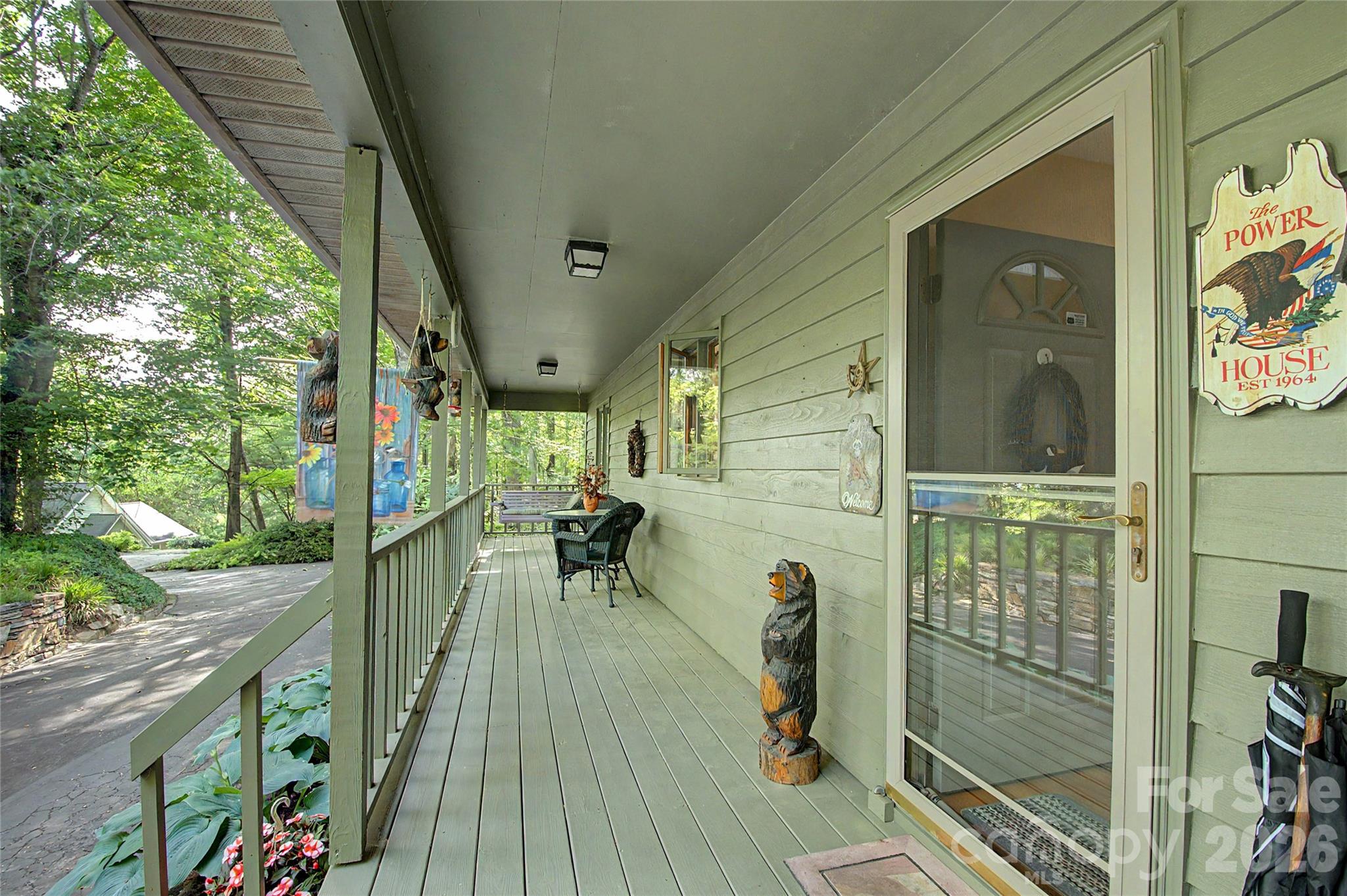 383 Ravenwood Lane — Horse Shoe