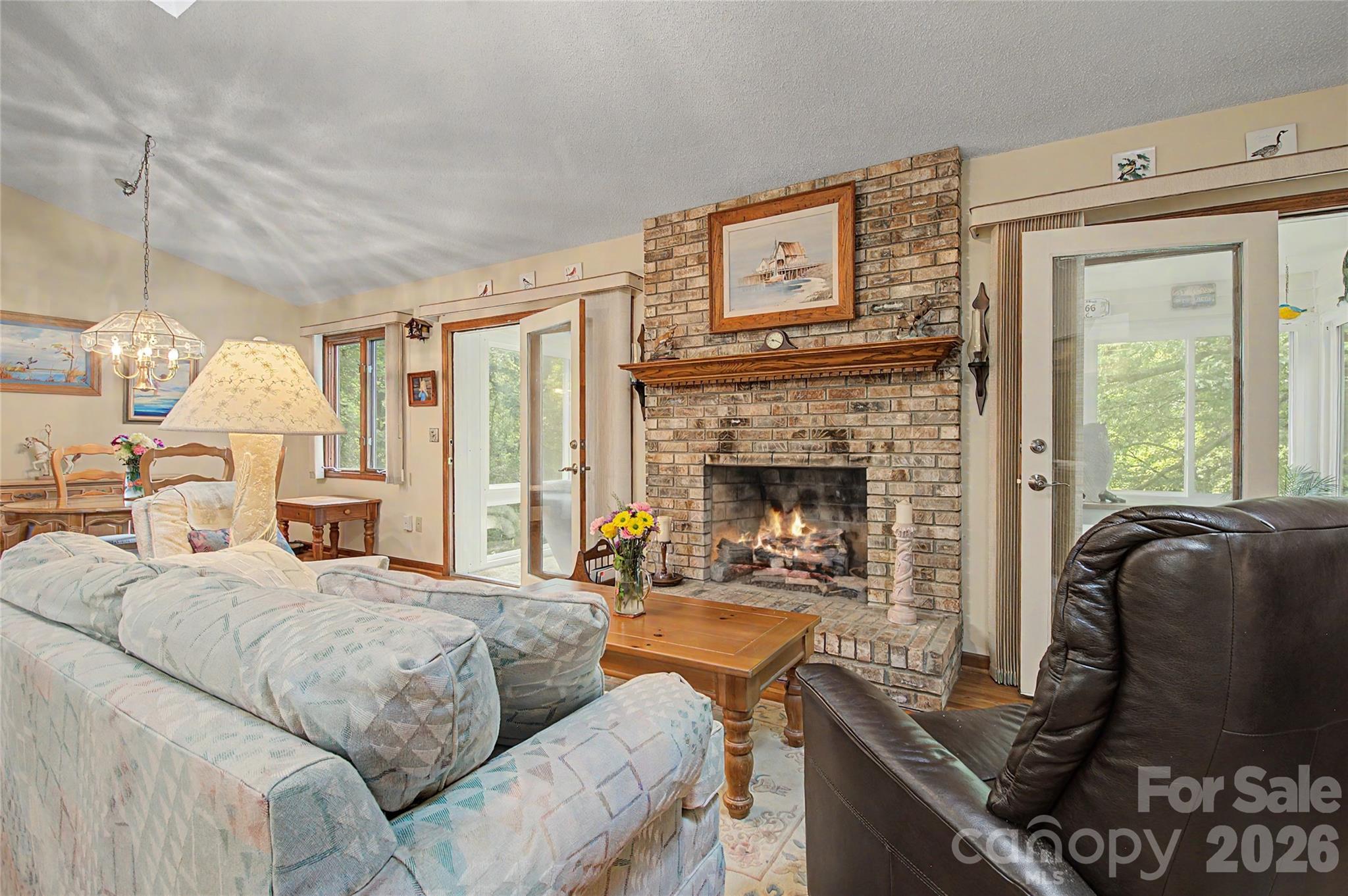 383 Ravenwood Lane — Horse Shoe