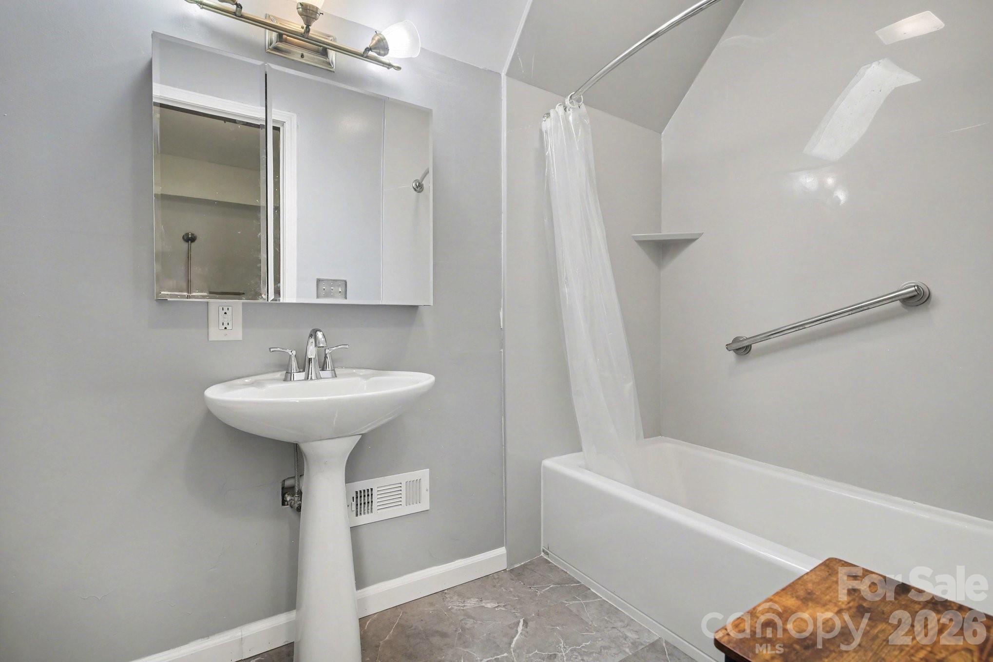 270 Oakland Avenue — Mocksville