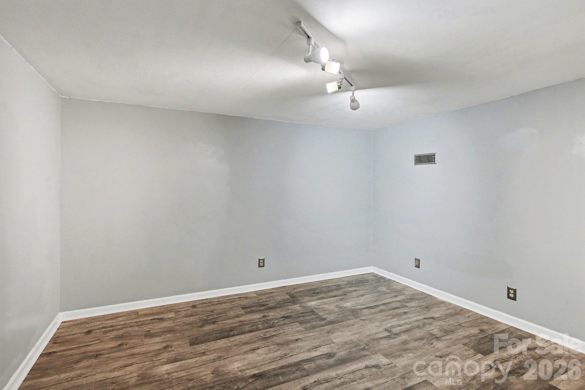 270 Oakland Avenue — Mocksville