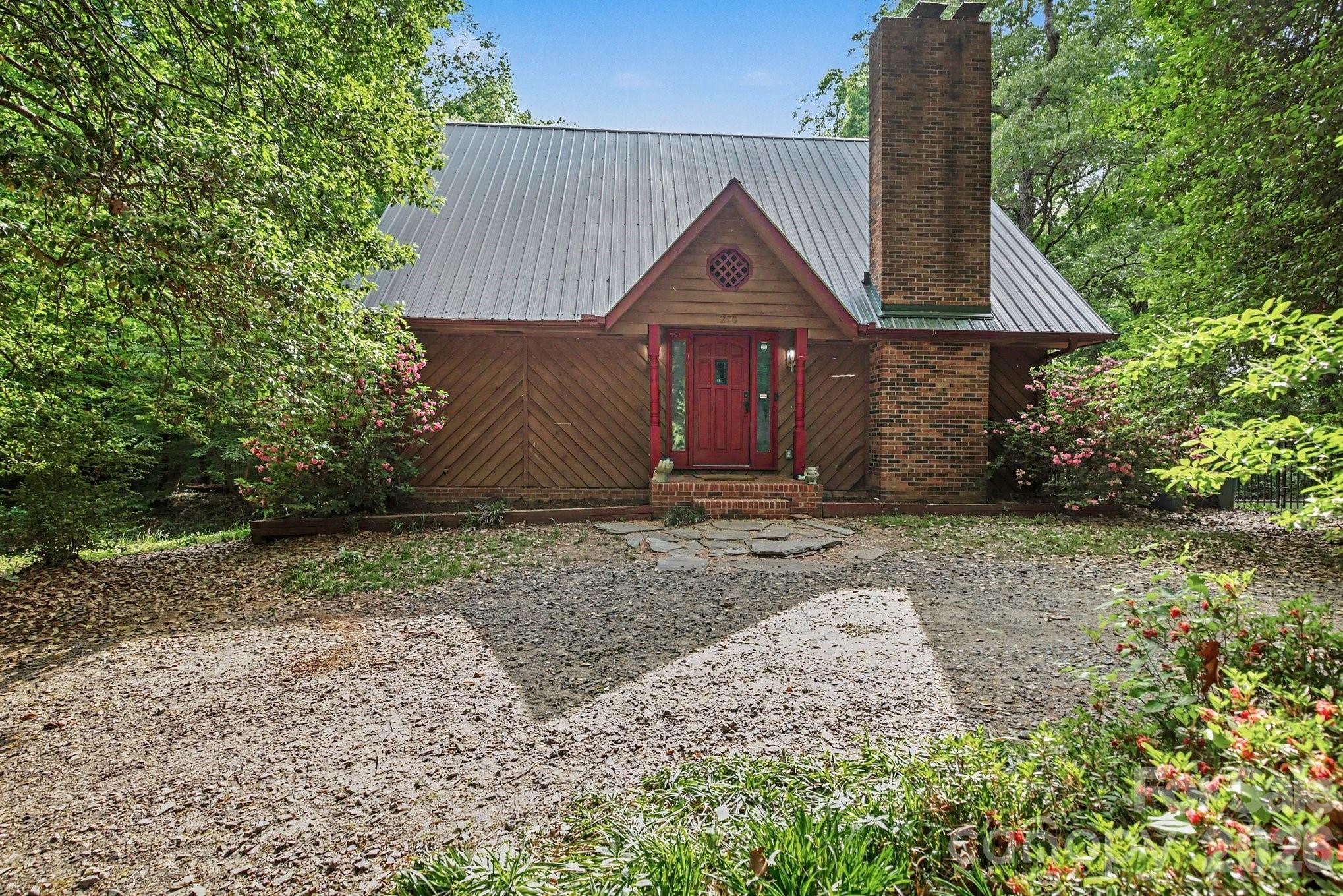 270 Oakland Avenue — Mocksville