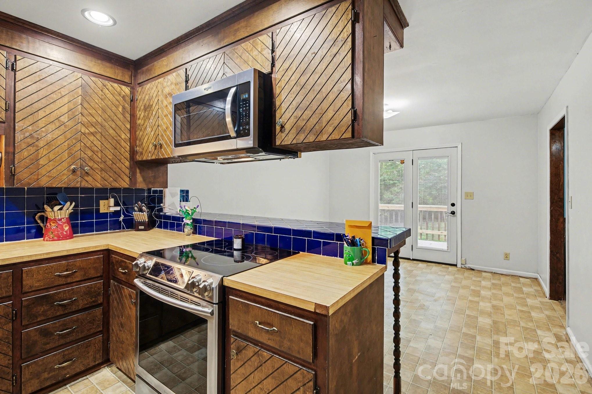 270 Oakland Avenue — Mocksville