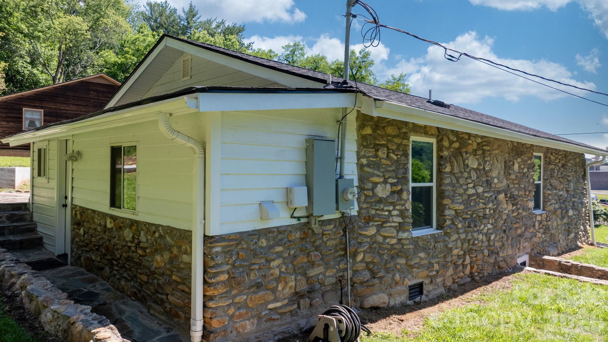 65 McDowell Street — Old Fort
