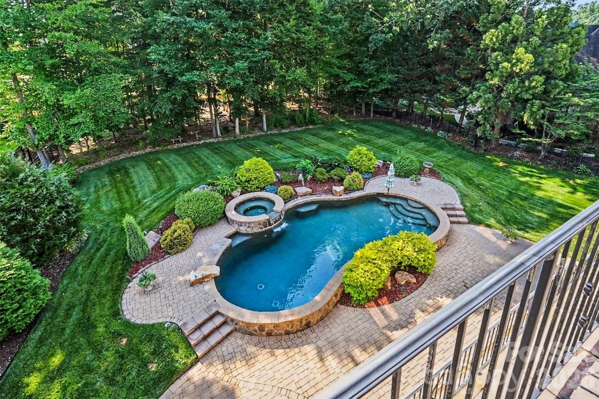 8000 Skye Lochs Drive — Waxhaw