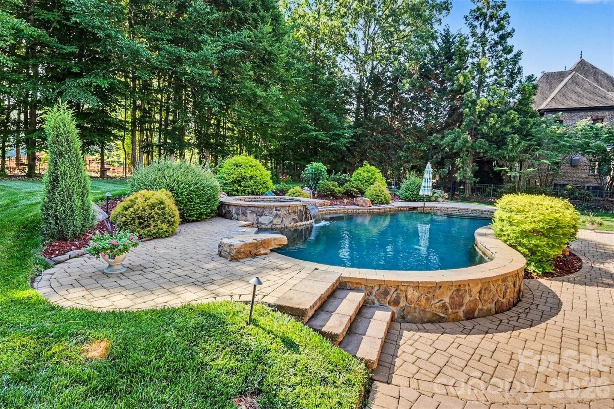 8000 Skye Lochs Drive — Waxhaw