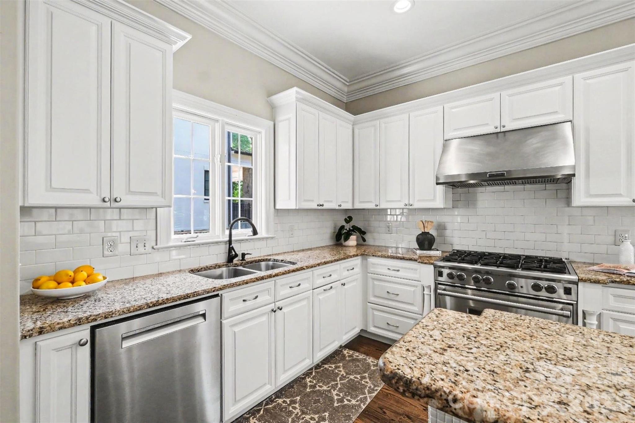 8000 Skye Lochs Drive — Waxhaw