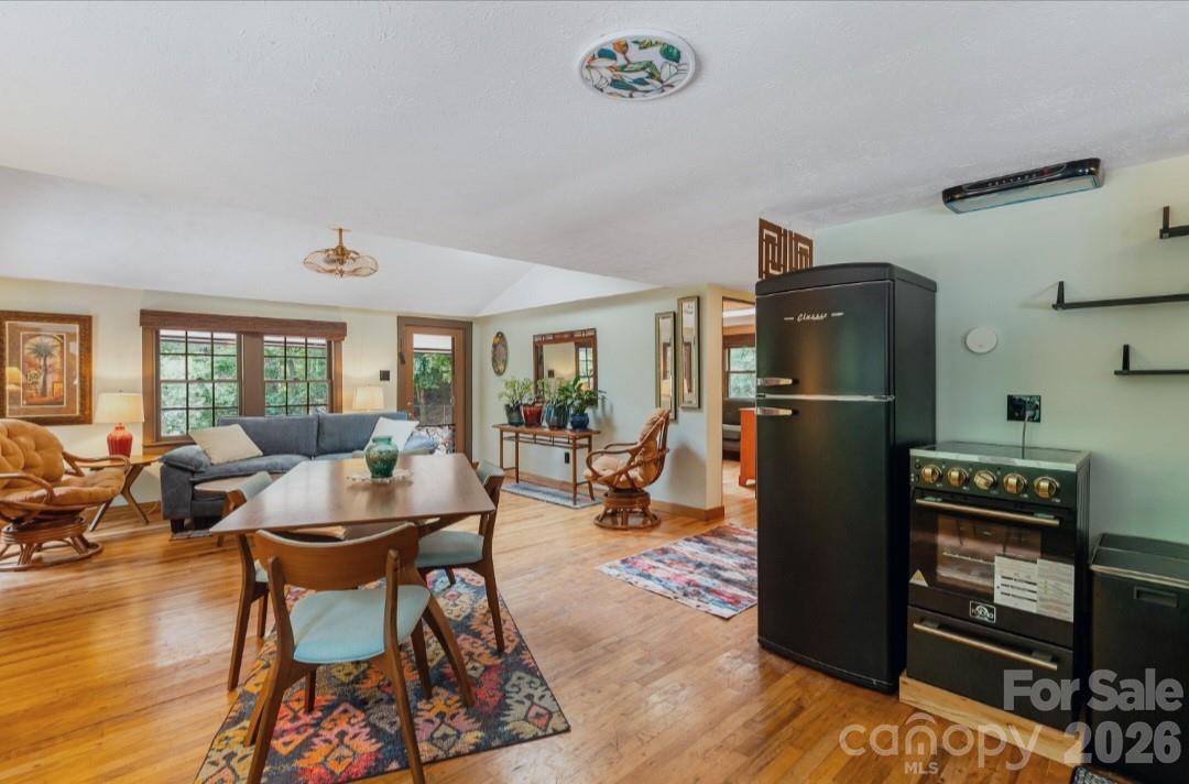 168 Avondale Road — Asheville