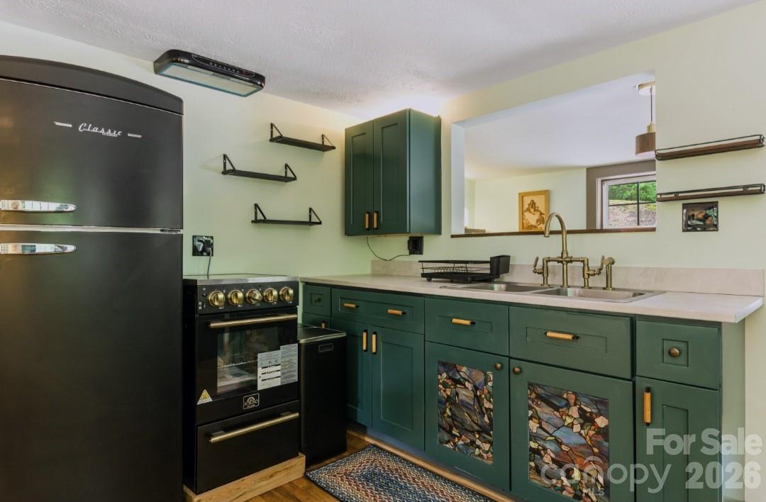 168 Avondale Road — Asheville