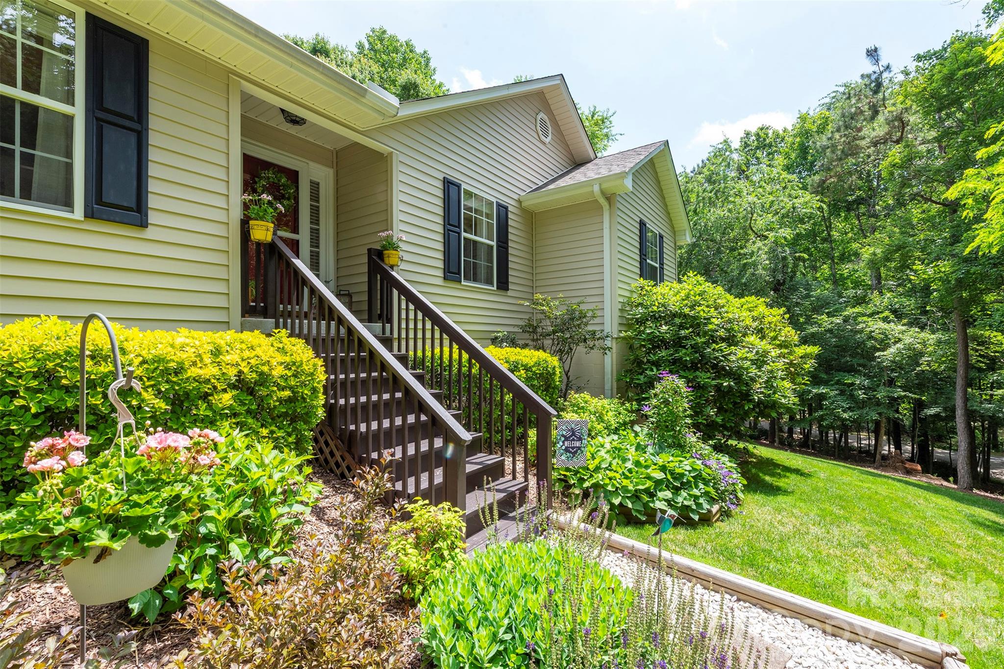 8 Shadowbrook Drive — Weaverville