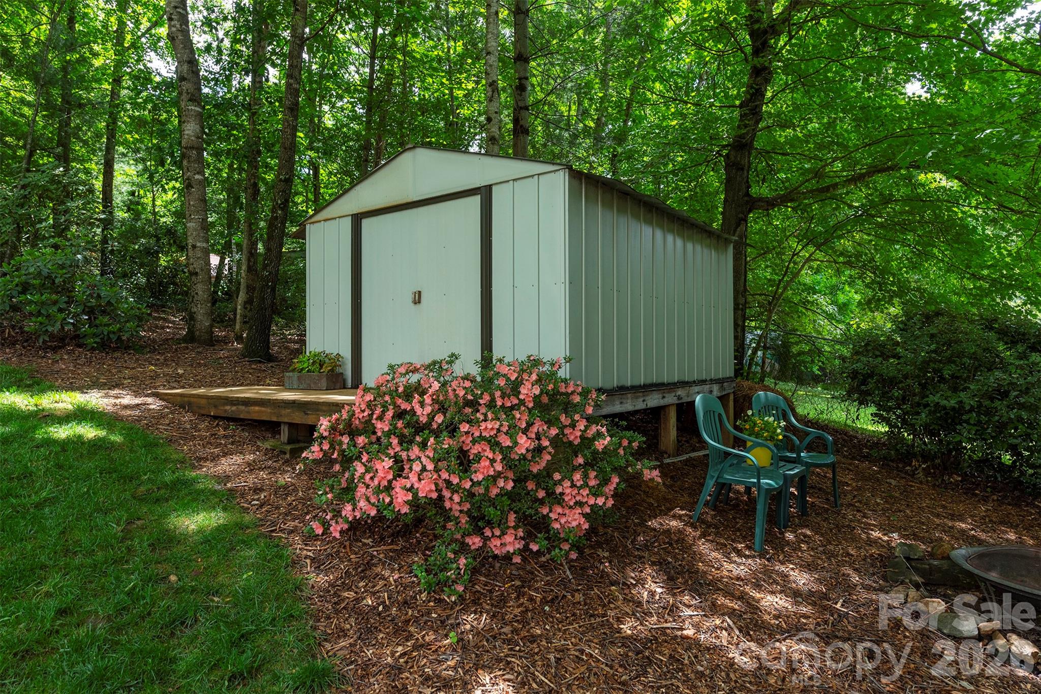 8 Shadowbrook Drive — Weaverville