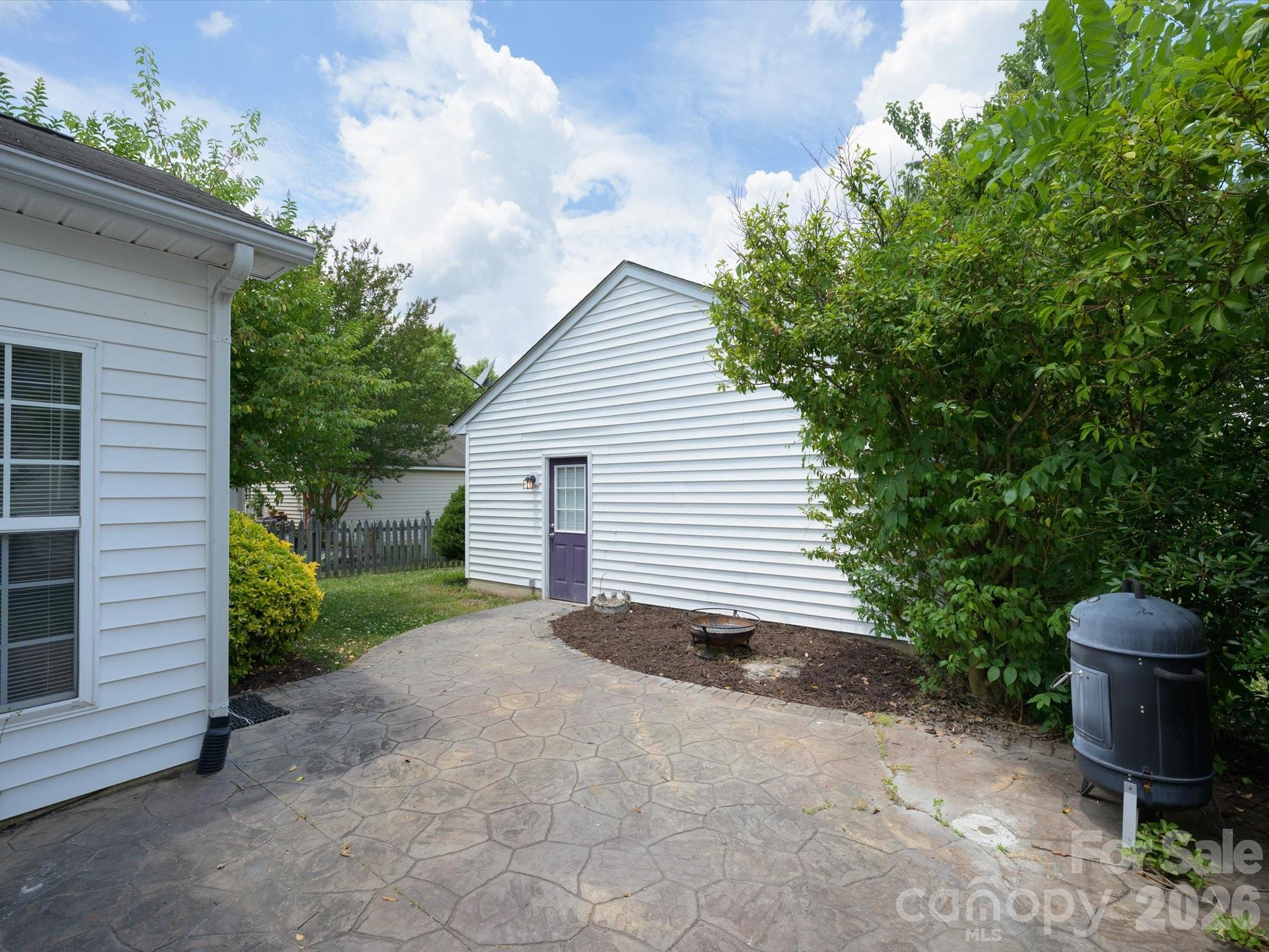6815 Tanners Creek Drive — Huntersville