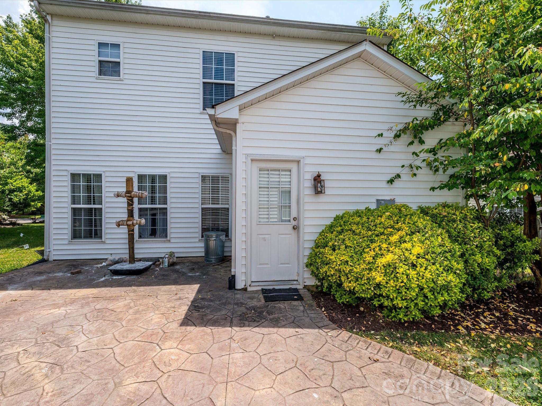 6815 Tanners Creek Drive — Huntersville