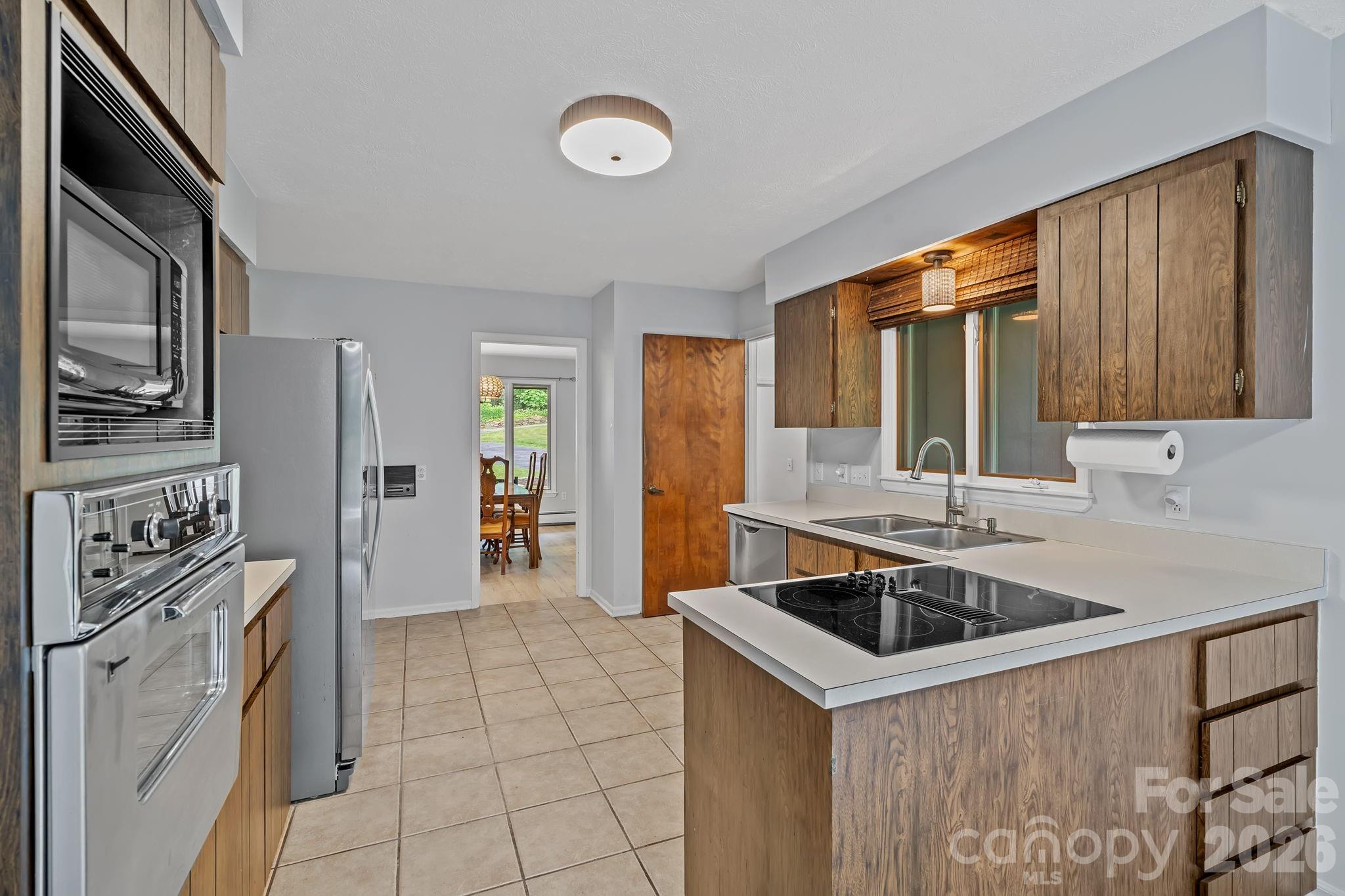 11 Grenadier Court — Candler