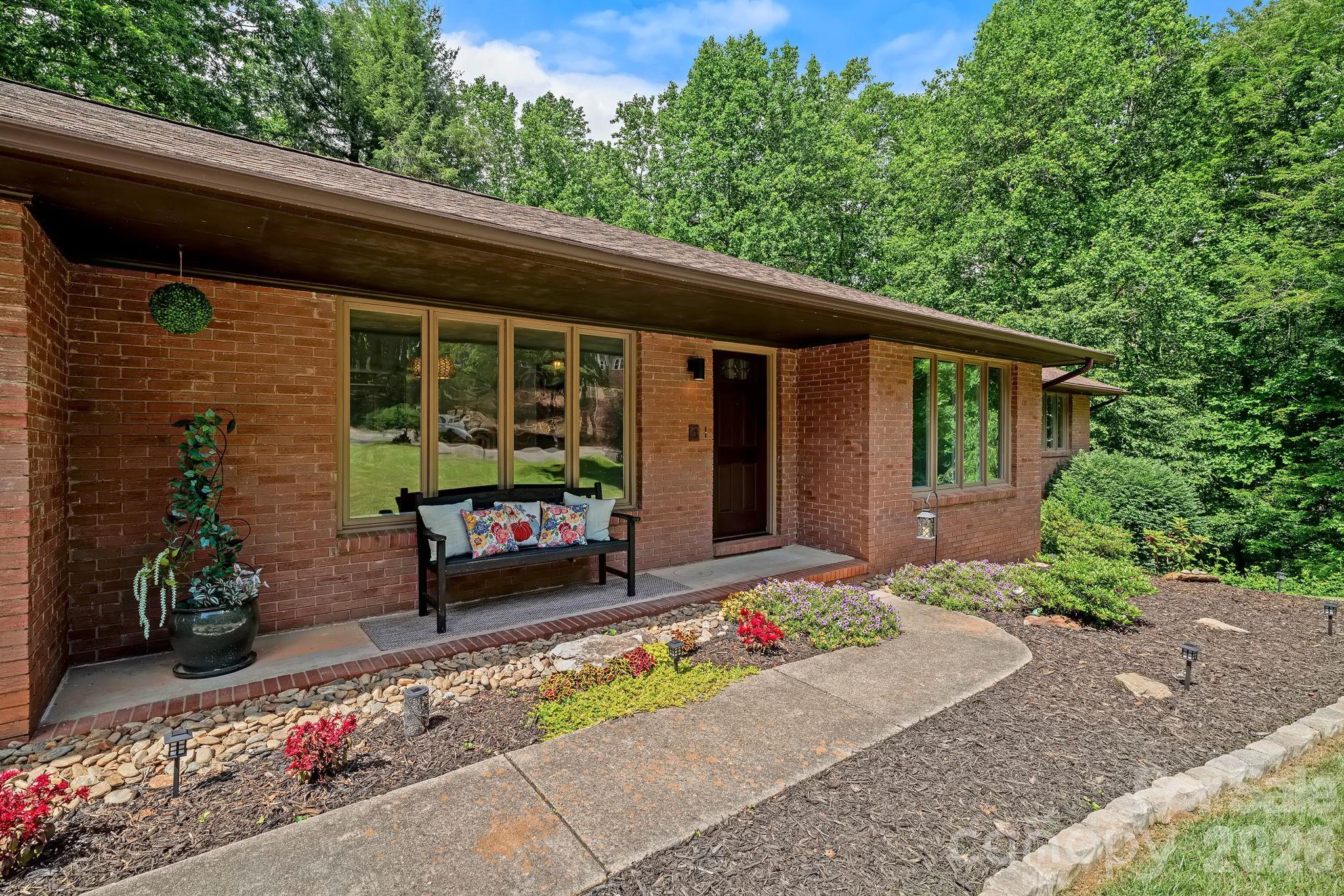 11 Grenadier Court — Candler
