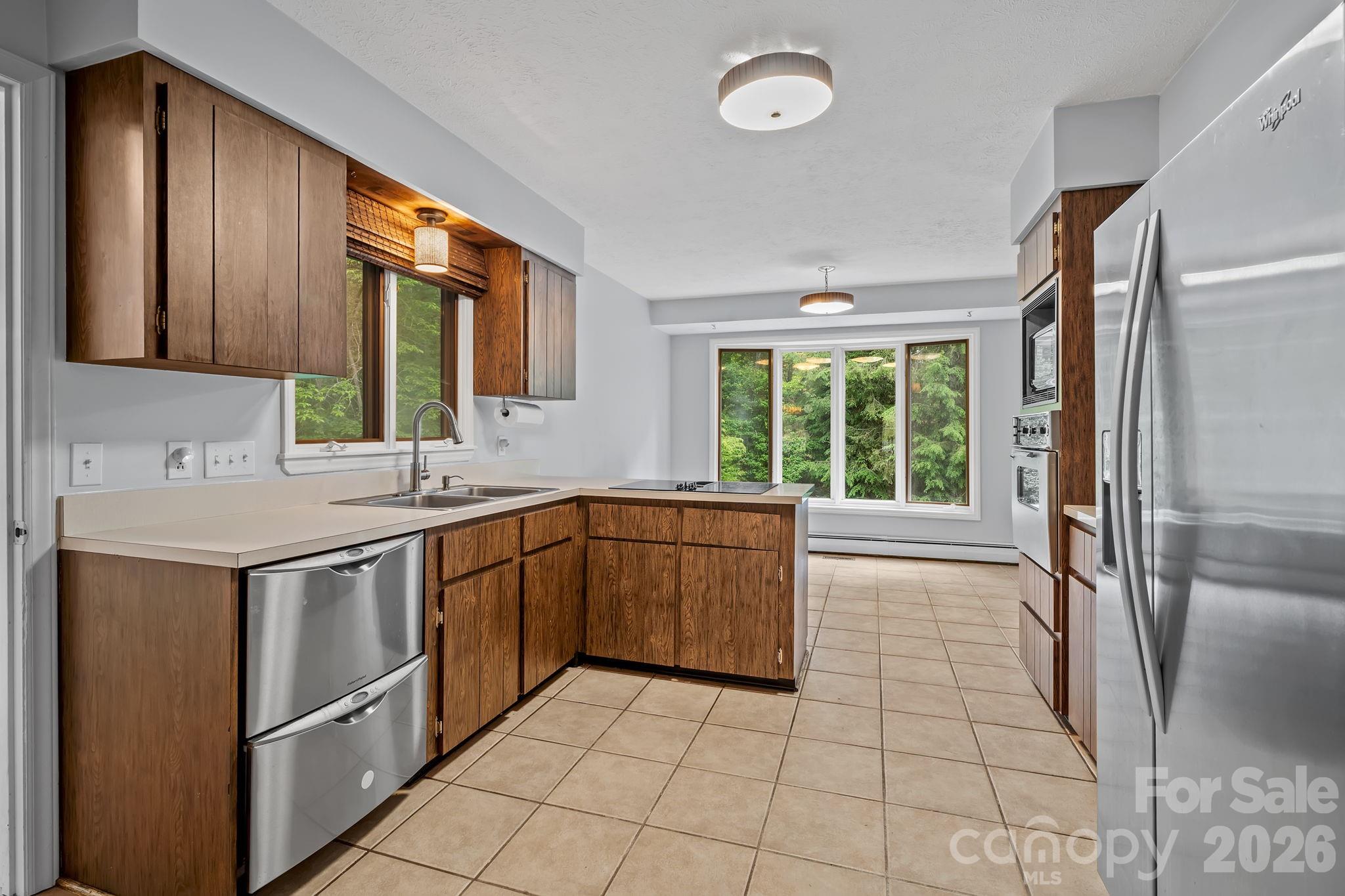 11 Grenadier Court — Candler