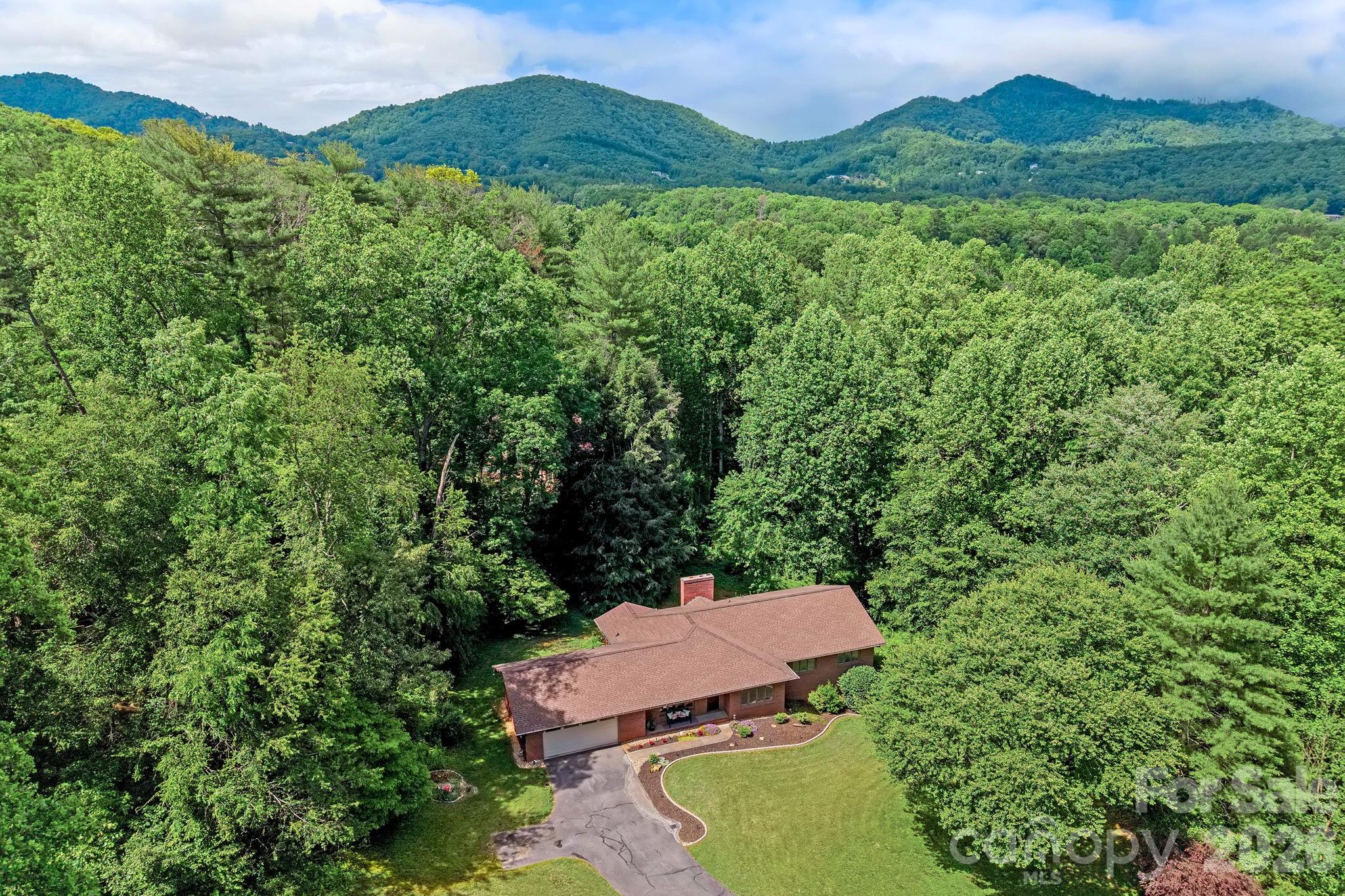 11 Grenadier Court — Candler