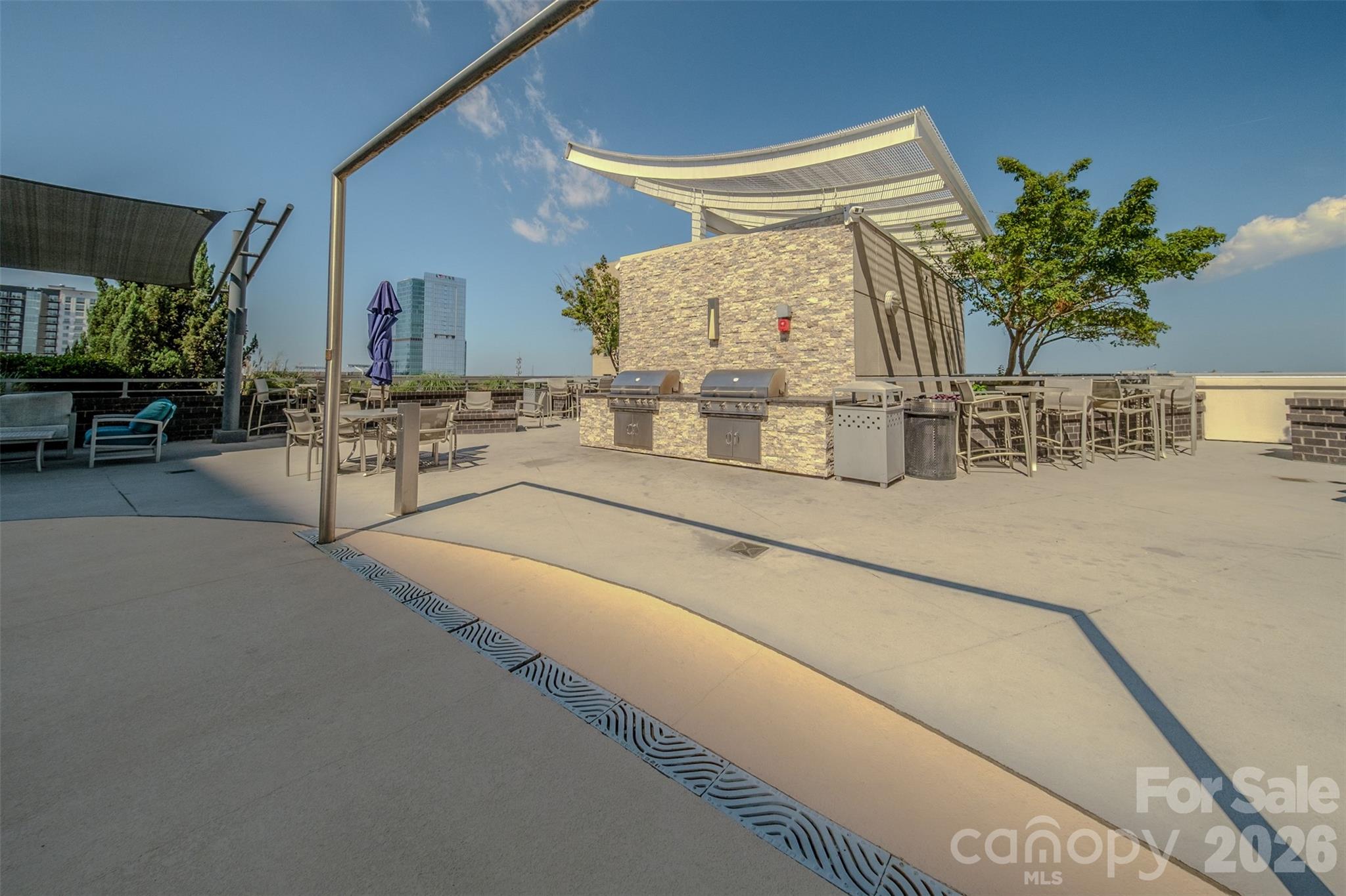 333 W Trade Street #1602 — Charlotte