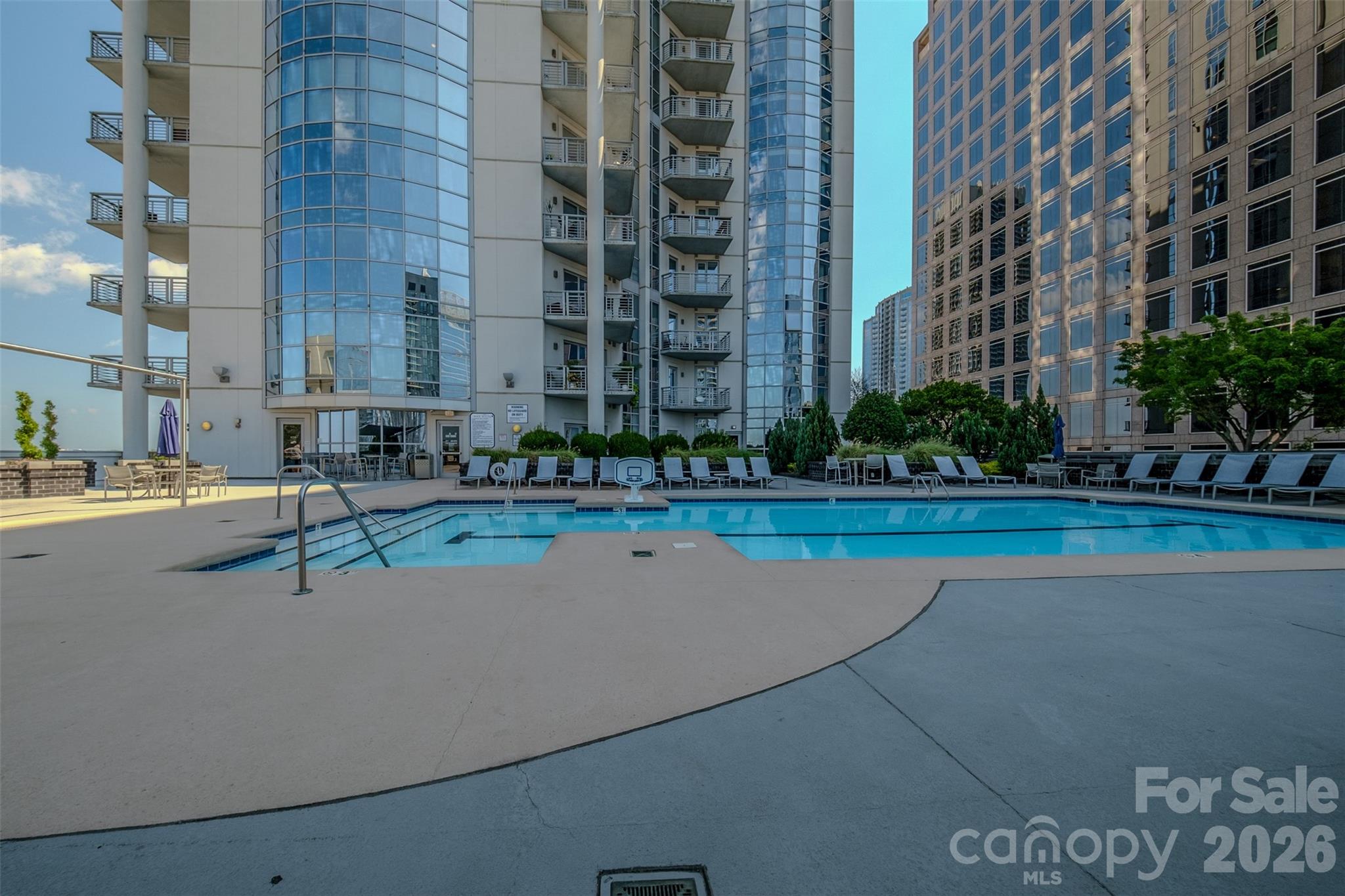 333 W Trade Street #1602 — Charlotte