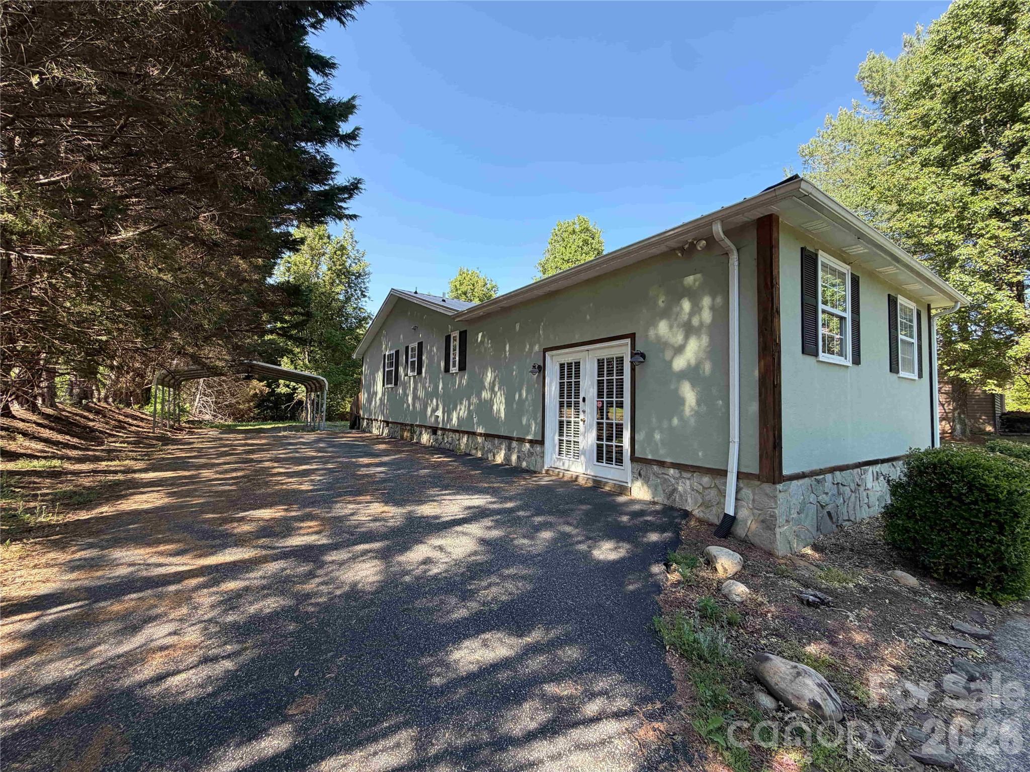 2076 S Fork Drive — Morganton