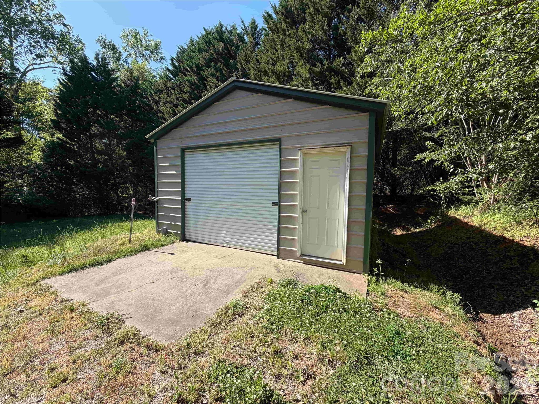 2076 S Fork Drive — Morganton