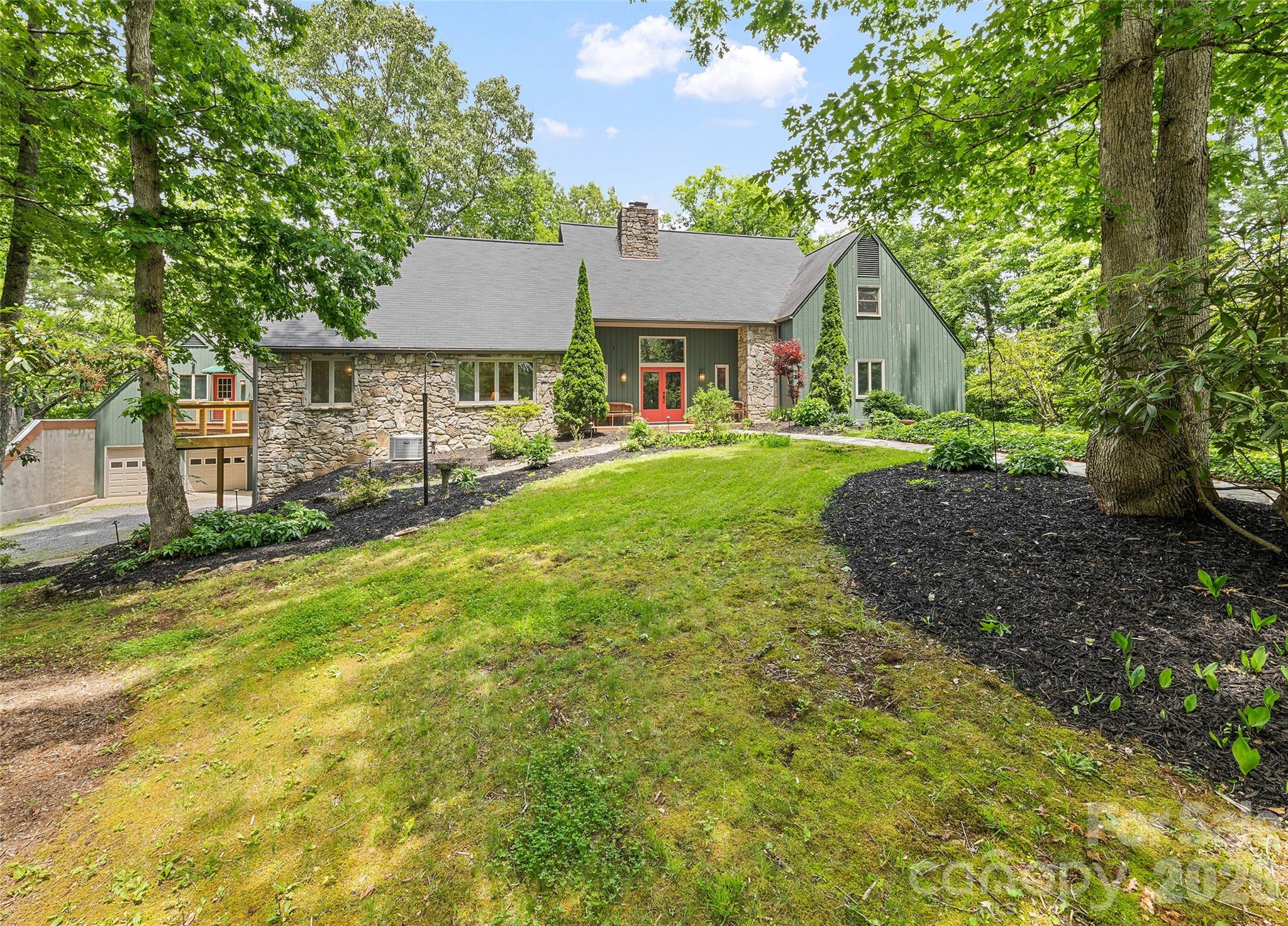 3091 US 441 Highway S — Sylva