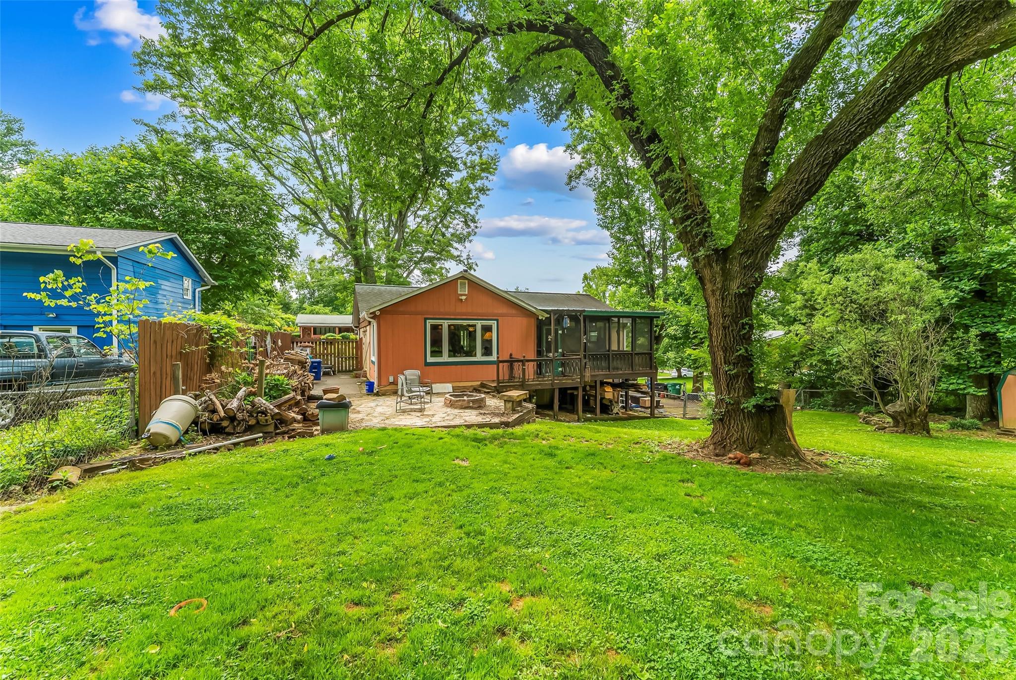 10 Oak Leaf Lane — Arden